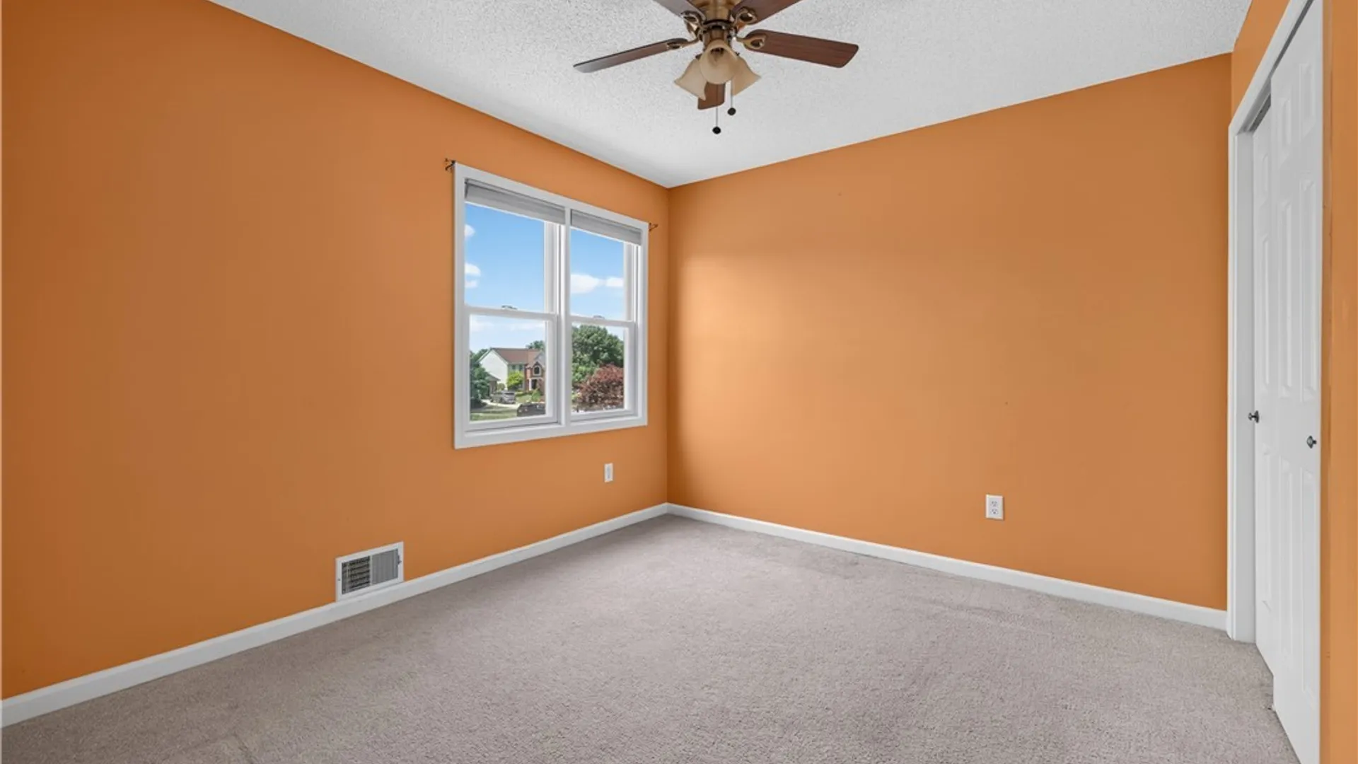 Property at 28 Apple Blossom Boulevard, Lancaster, NY 14086 35