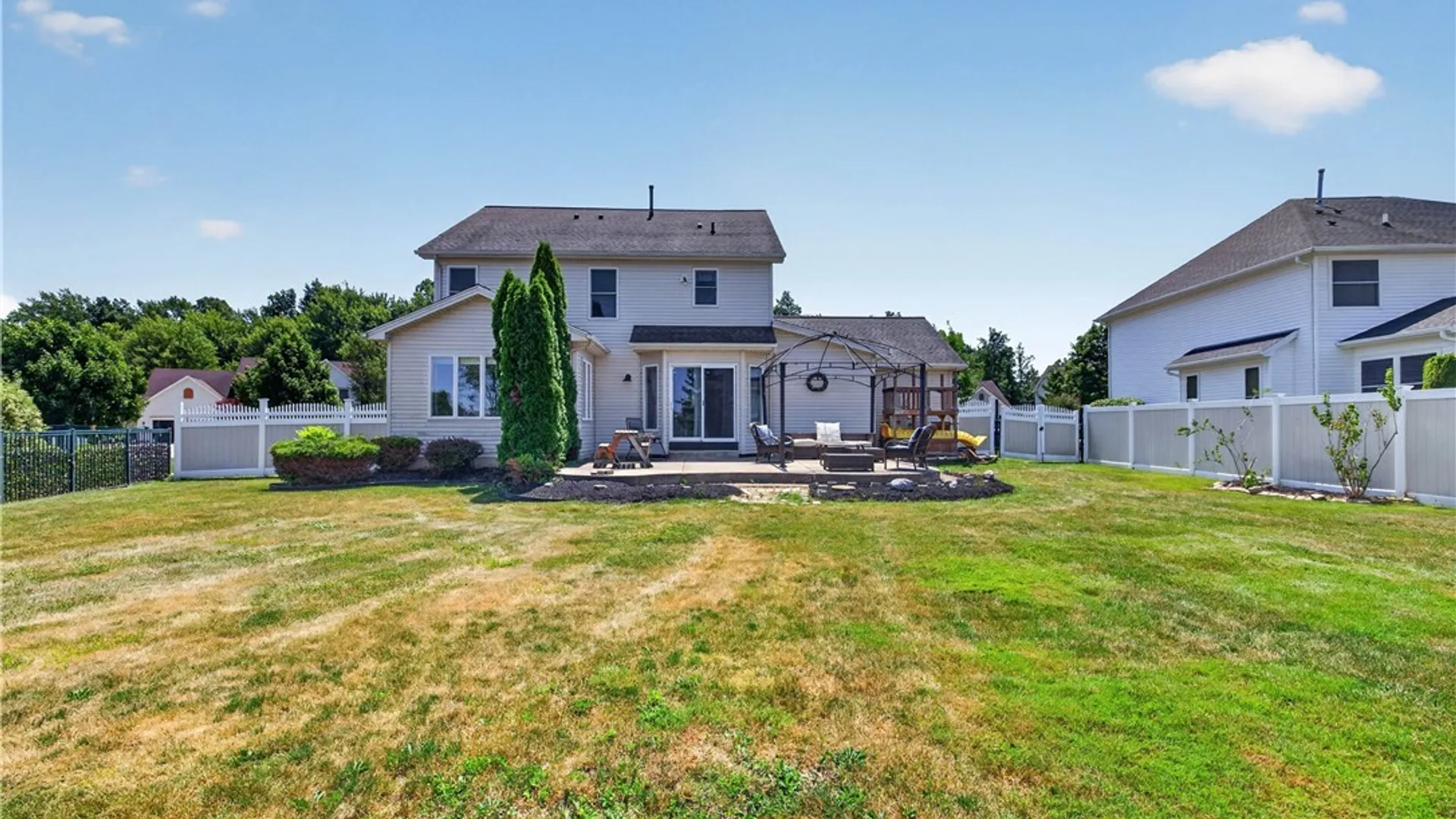 Property at 28 Apple Blossom Boulevard, Lancaster, NY 14086 43