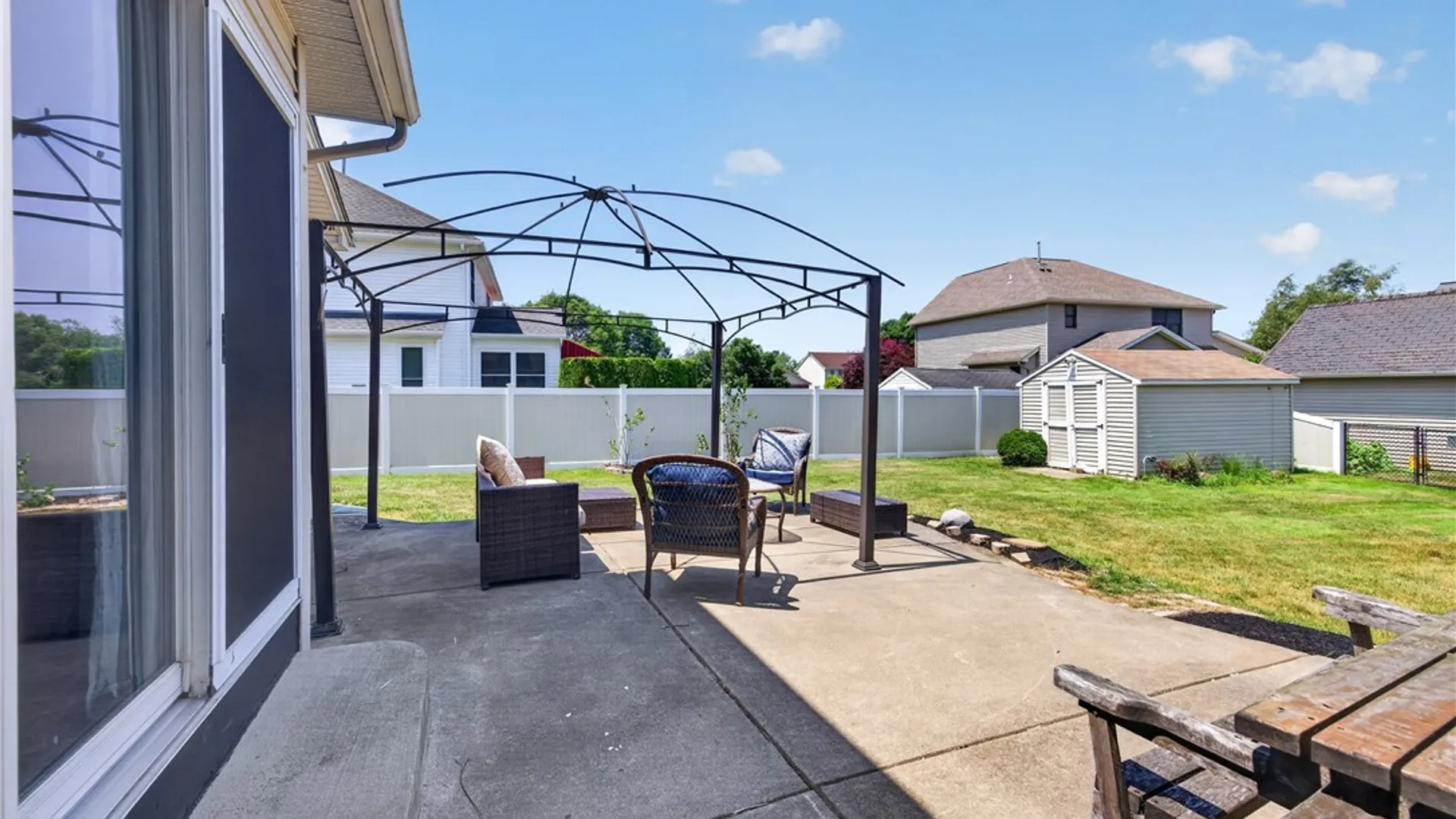 Property at 28 Apple Blossom Boulevard, Lancaster, NY 14086 44