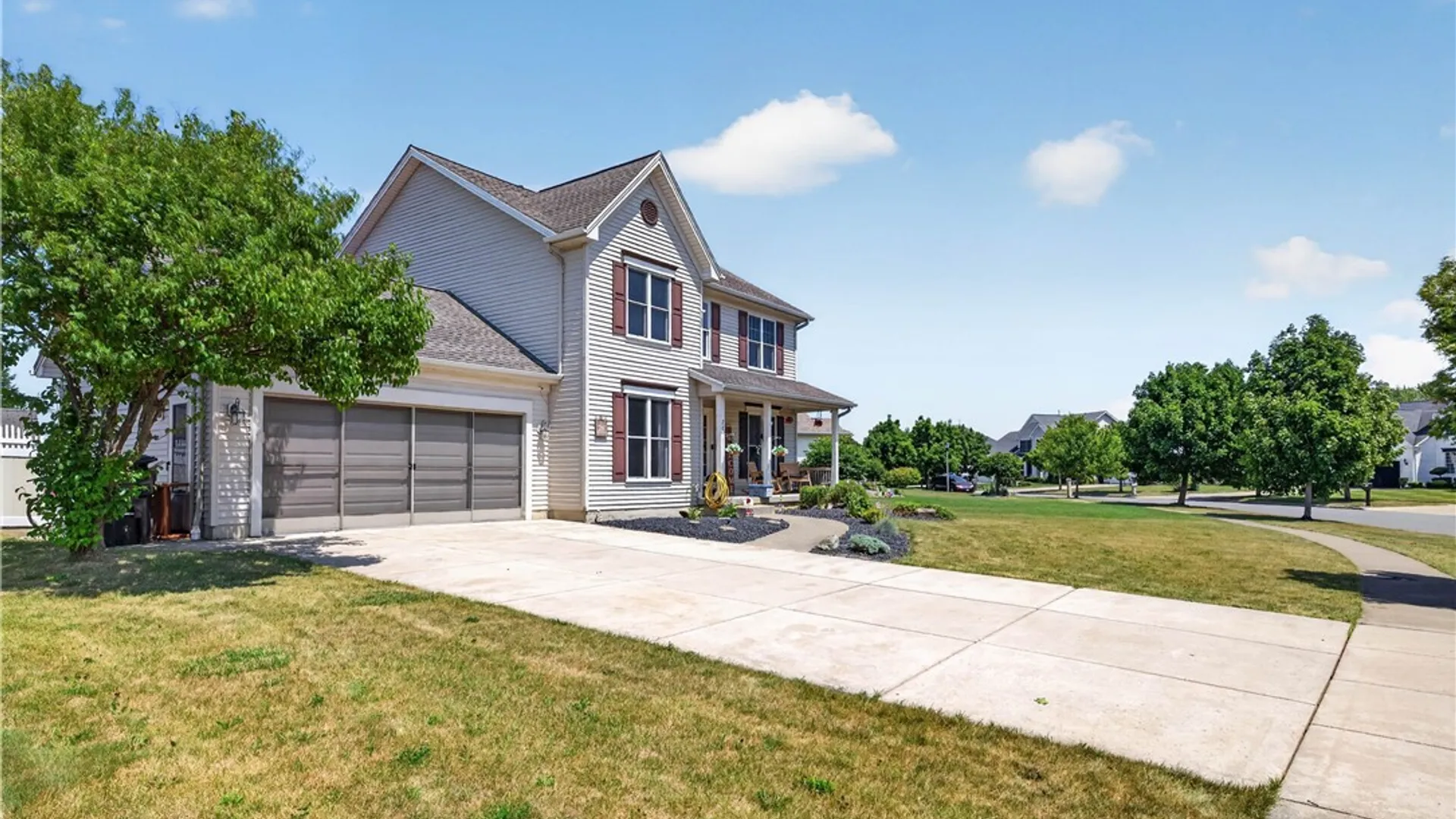 Property at 28 Apple Blossom Boulevard, Lancaster, NY 14086 2
