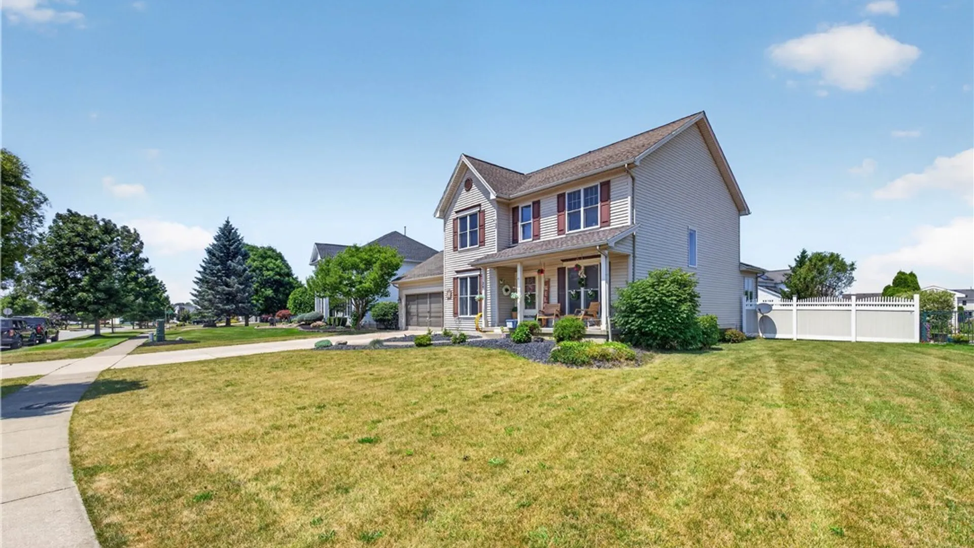 Property at 28 Apple Blossom Boulevard, Lancaster, NY 14086 4
