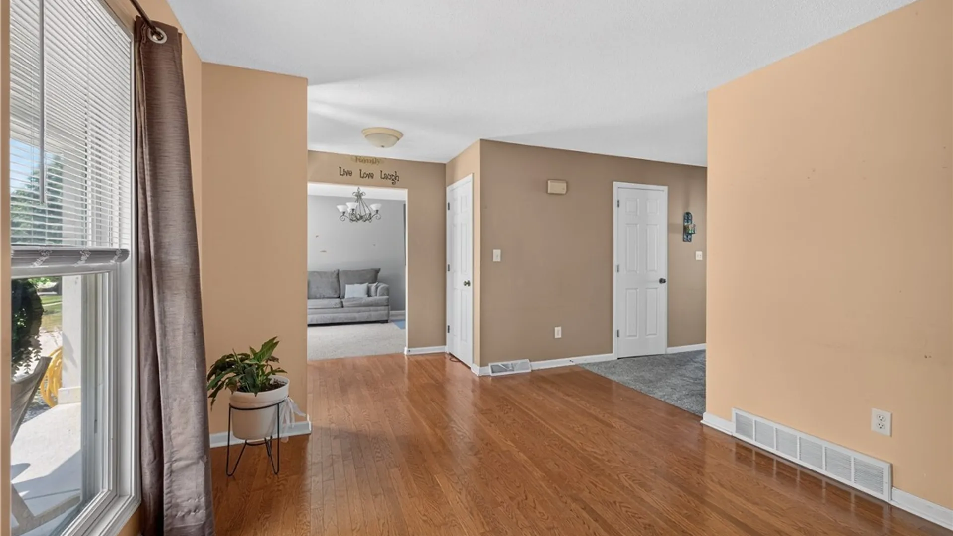 Property at 28 Apple Blossom Boulevard, Lancaster, NY 14086 7