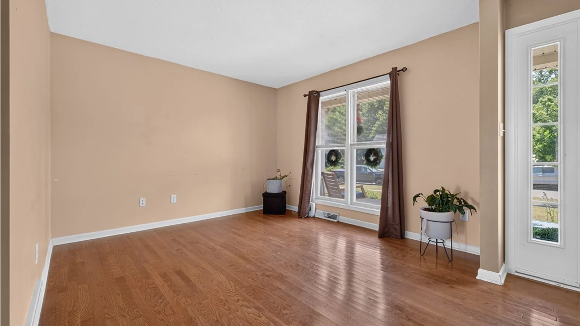 Property at 28 Apple Blossom Boulevard, Lancaster, NY 14086 9