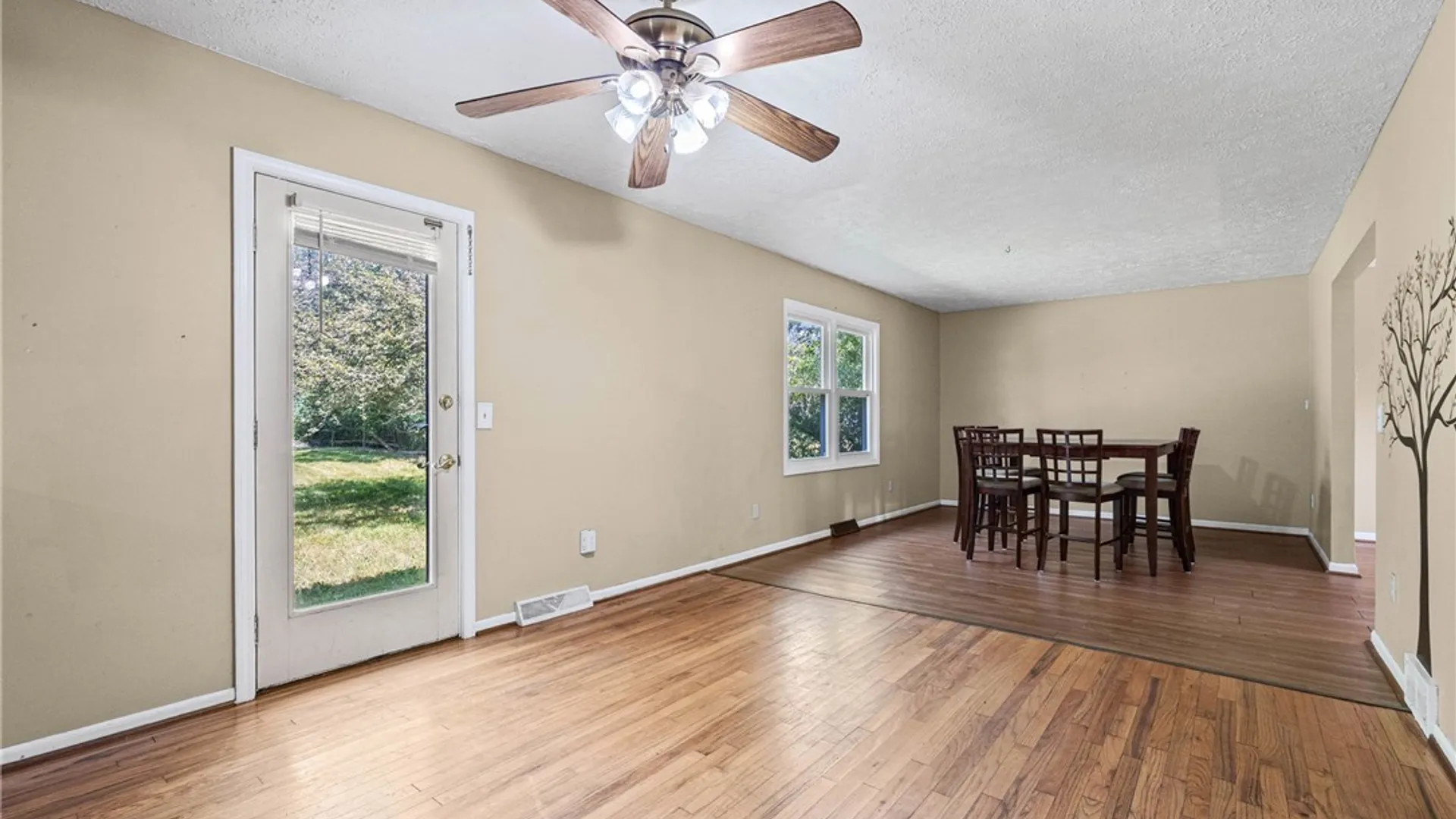 Property at 12 Fieldstone Lane, Henrietta, NY 14586 13