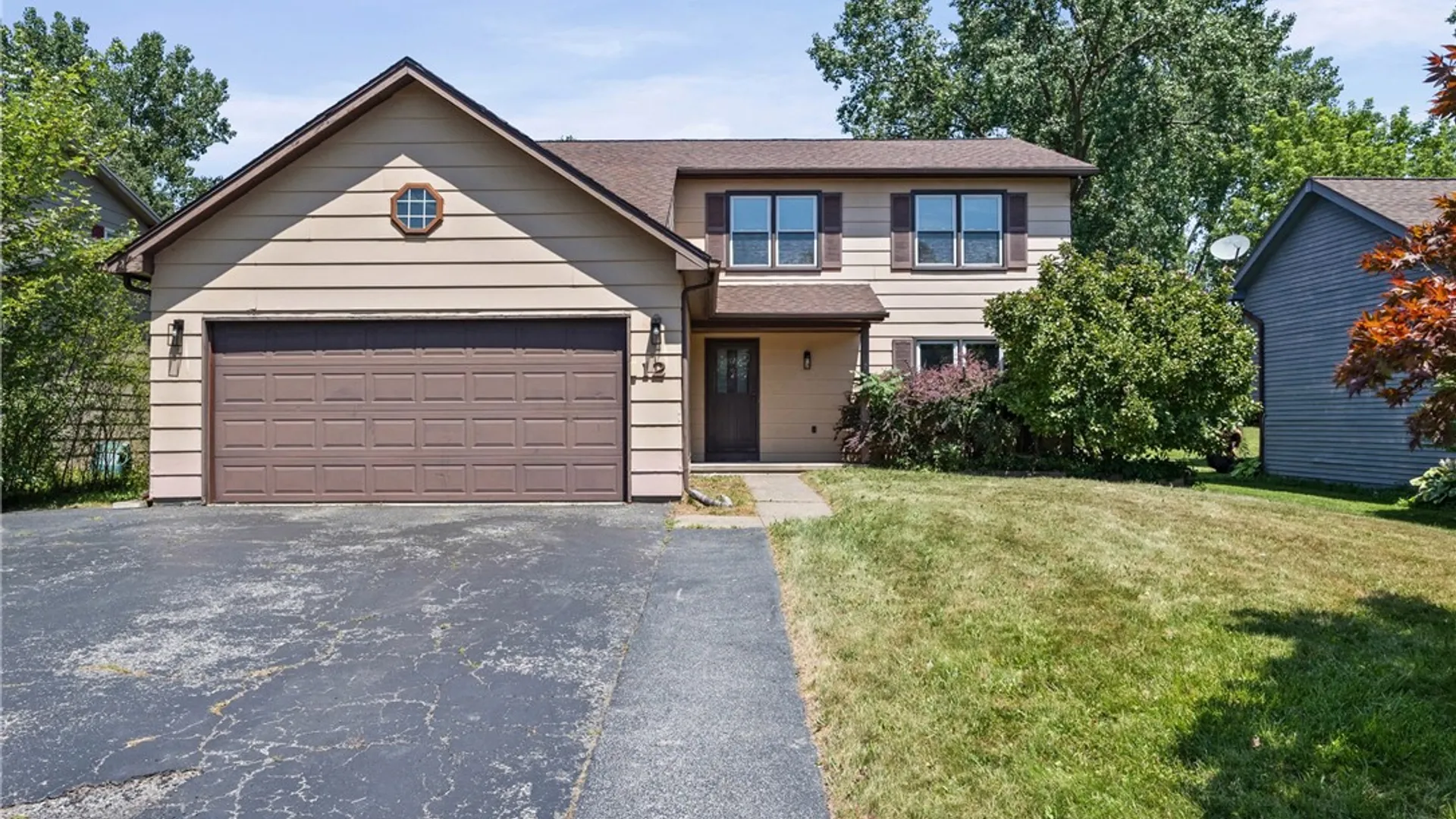 Property at 12 Fieldstone Lane, Henrietta, NY 14586 2