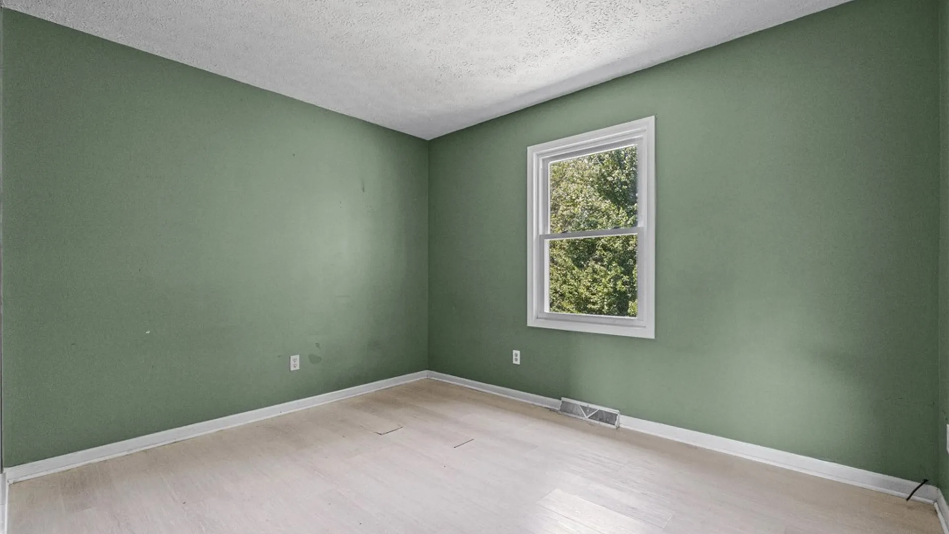 Property at 12 Fieldstone Lane, Henrietta, NY 14586 29