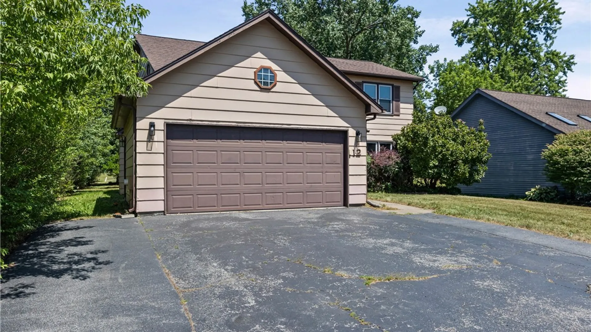 Property at 12 Fieldstone Lane, Henrietta, NY 14586 4