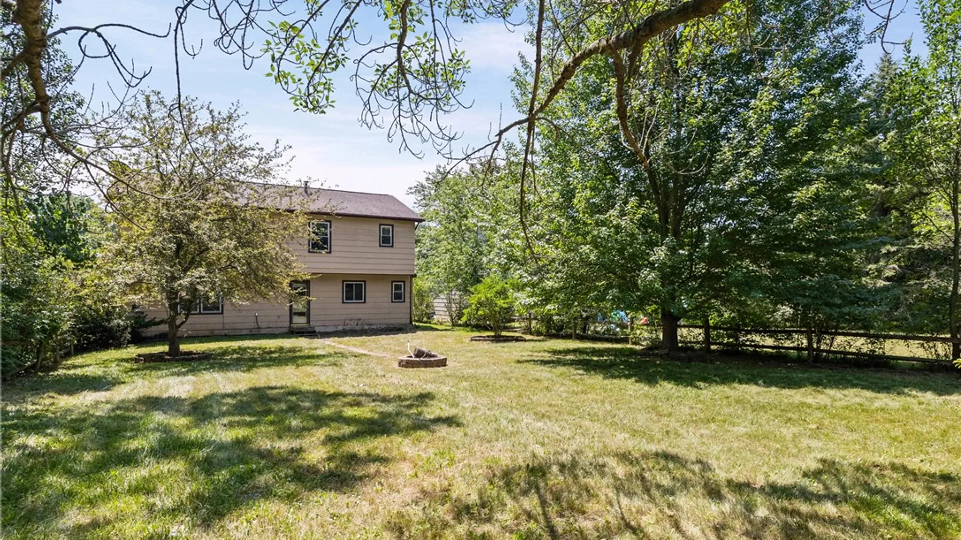 Property at 12 Fieldstone Lane, Henrietta, NY 14586 43