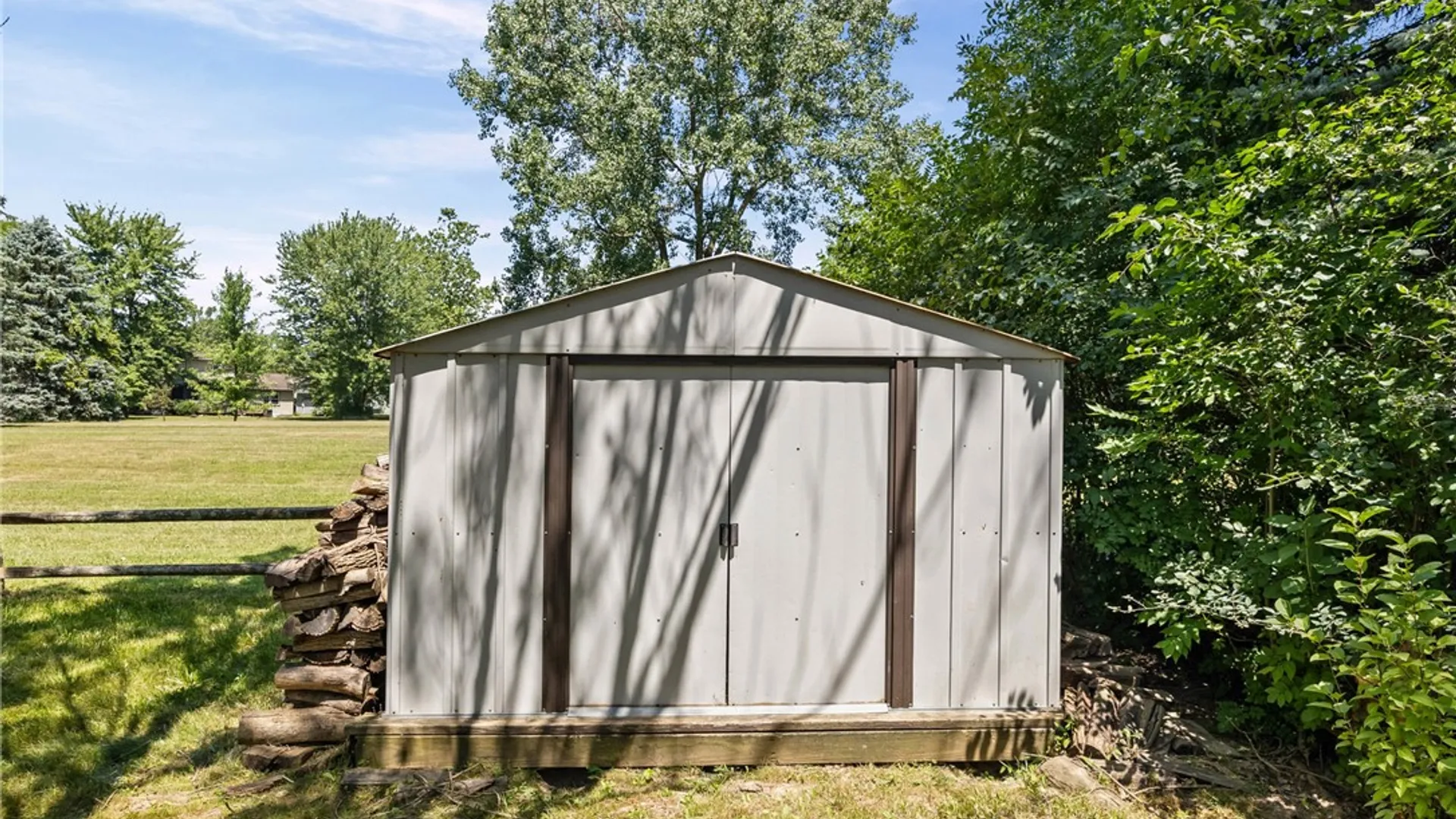 Property at 12 Fieldstone Lane, Henrietta, NY 14586 44
