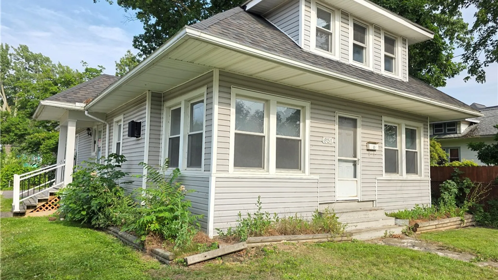 Property at 651 Pasadena Avenue, Niagara Falls, NY 14304 2