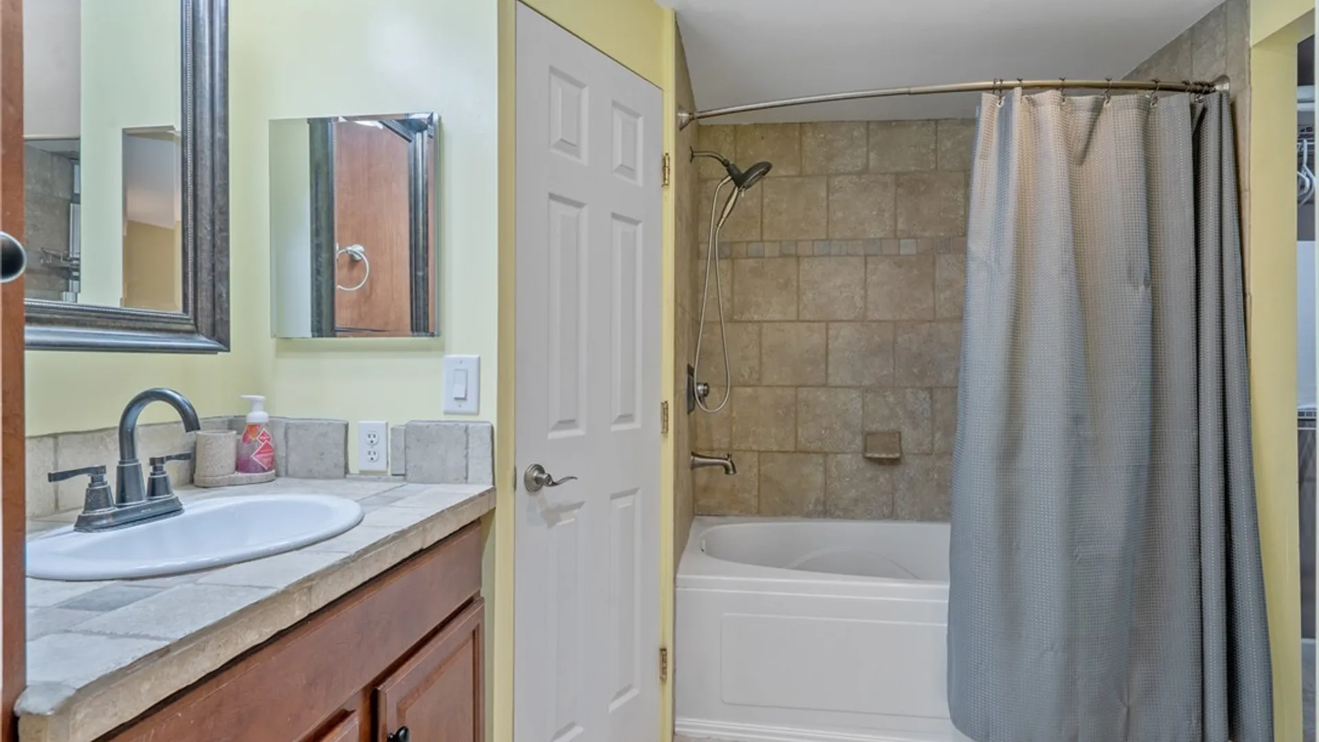 Property at 211 Donlin Drive, Salina, NY 13088 23