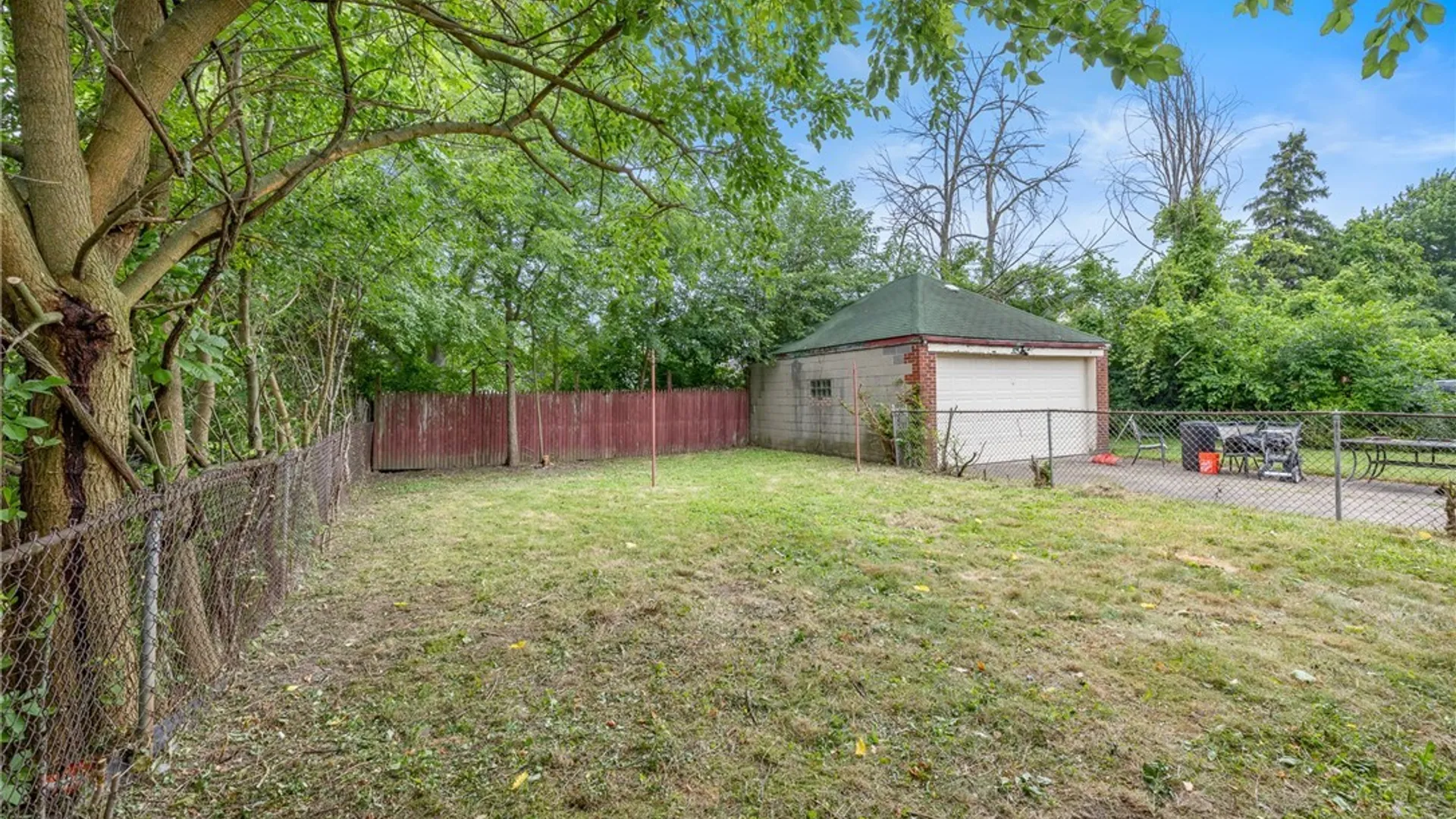 Property at 224 Hazelwood Avenue, Buffalo, NY 14215 27