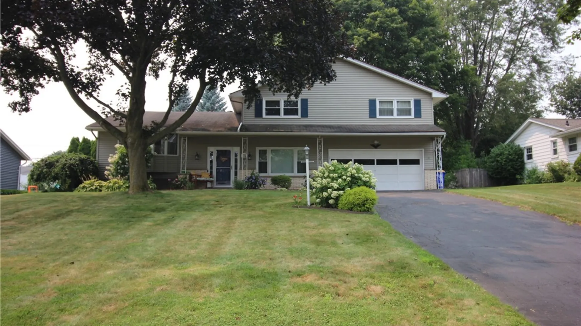 Property at 25 Kensington Court, Greece, NY 14612 2