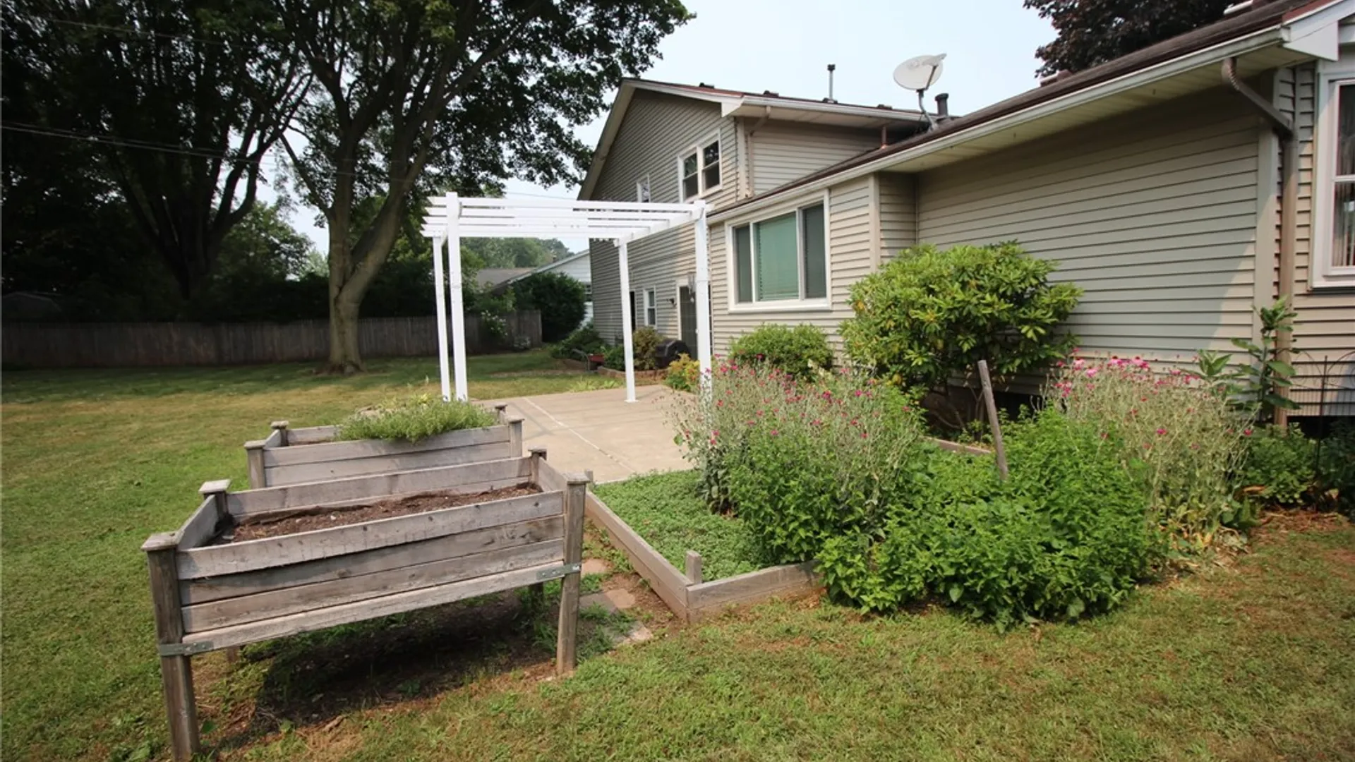 Property at 25 Kensington Court, Greece, NY 14612 43