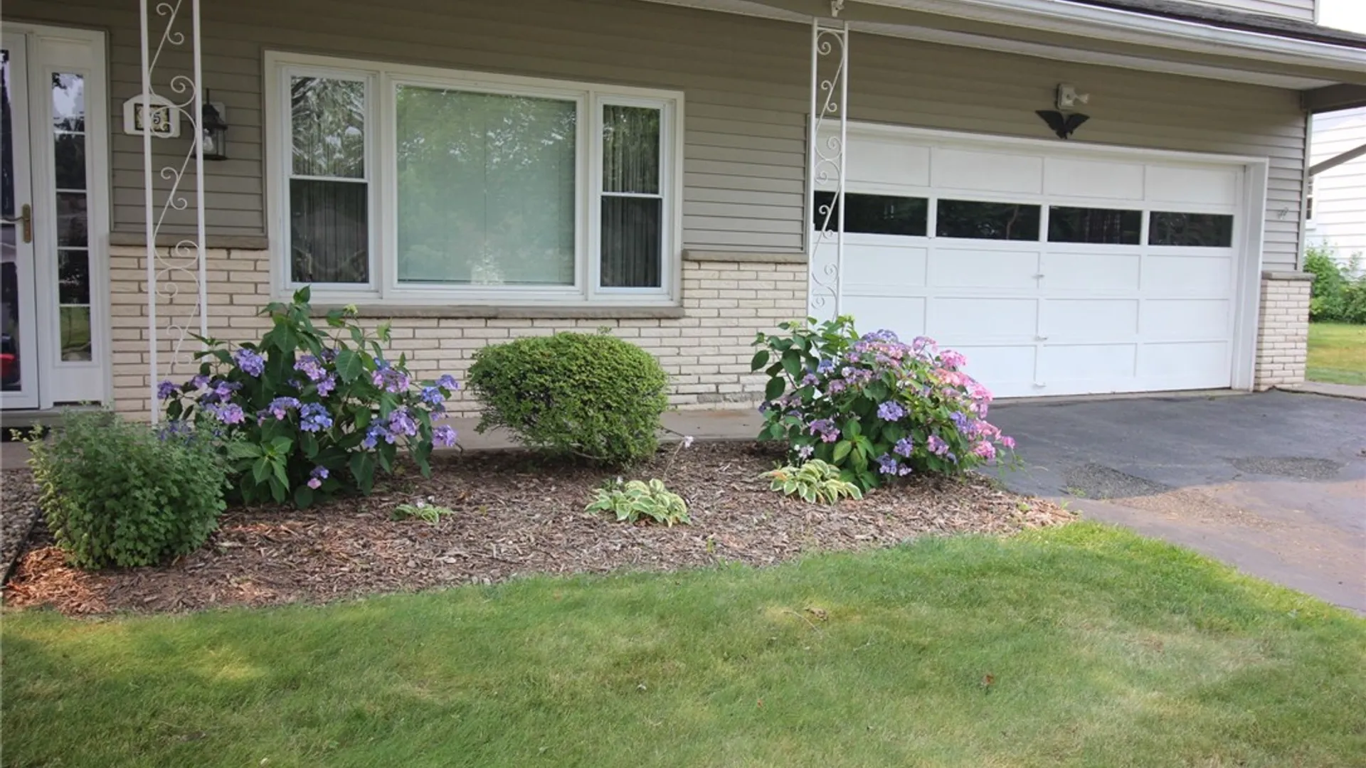 Property at 25 Kensington Court, Greece, NY 14612 3