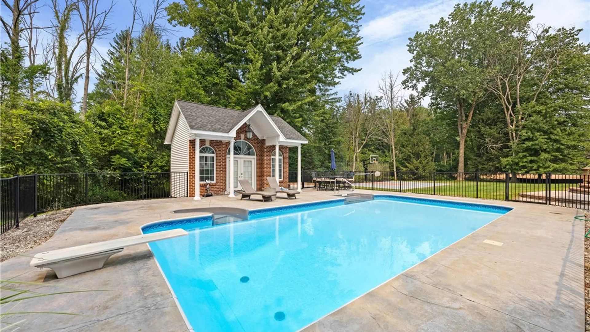Property at 250 Country Woods Lane, Greece, NY 14626 47