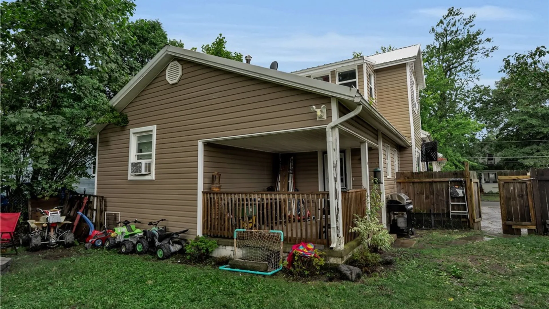 Property at 192 Pine Street, Lockport City, NY 14094 3