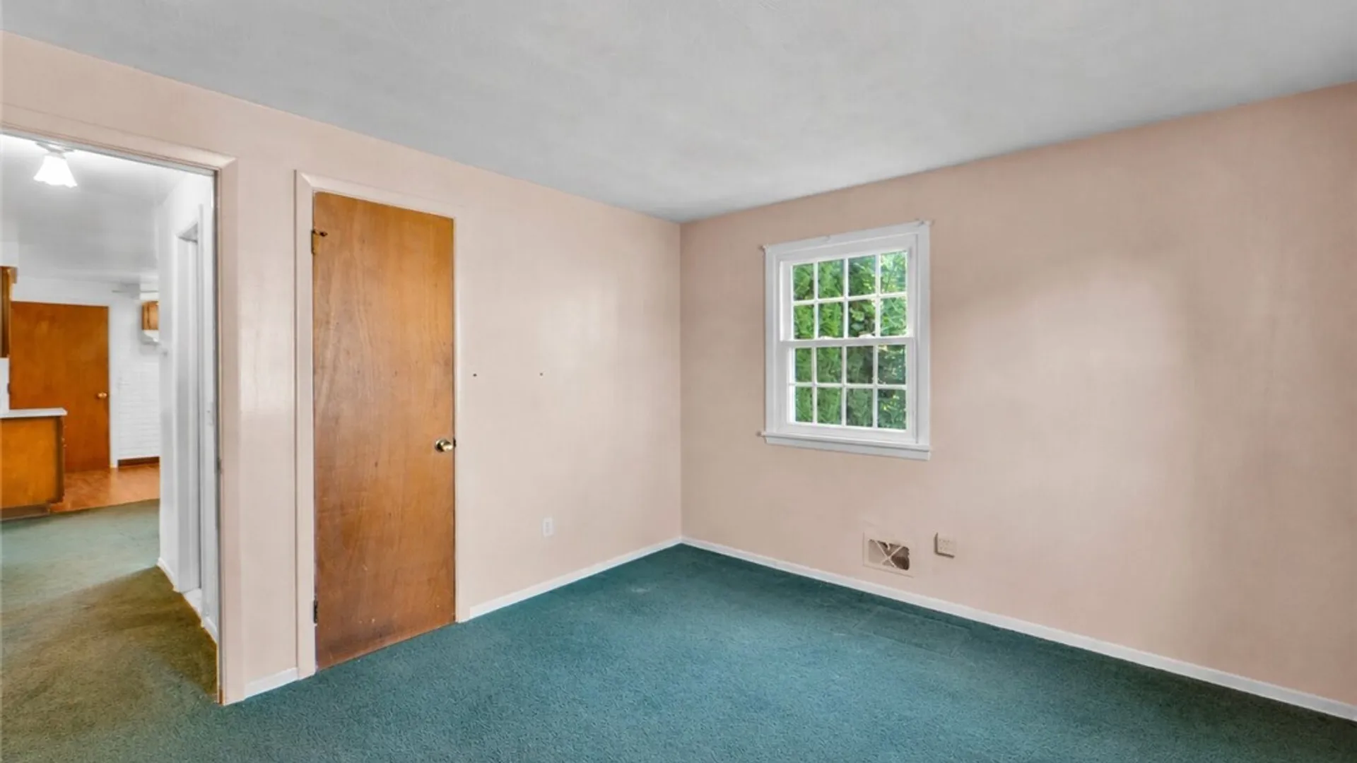 Property at 32 Ridgelea Court, Greece, NY 14615 9