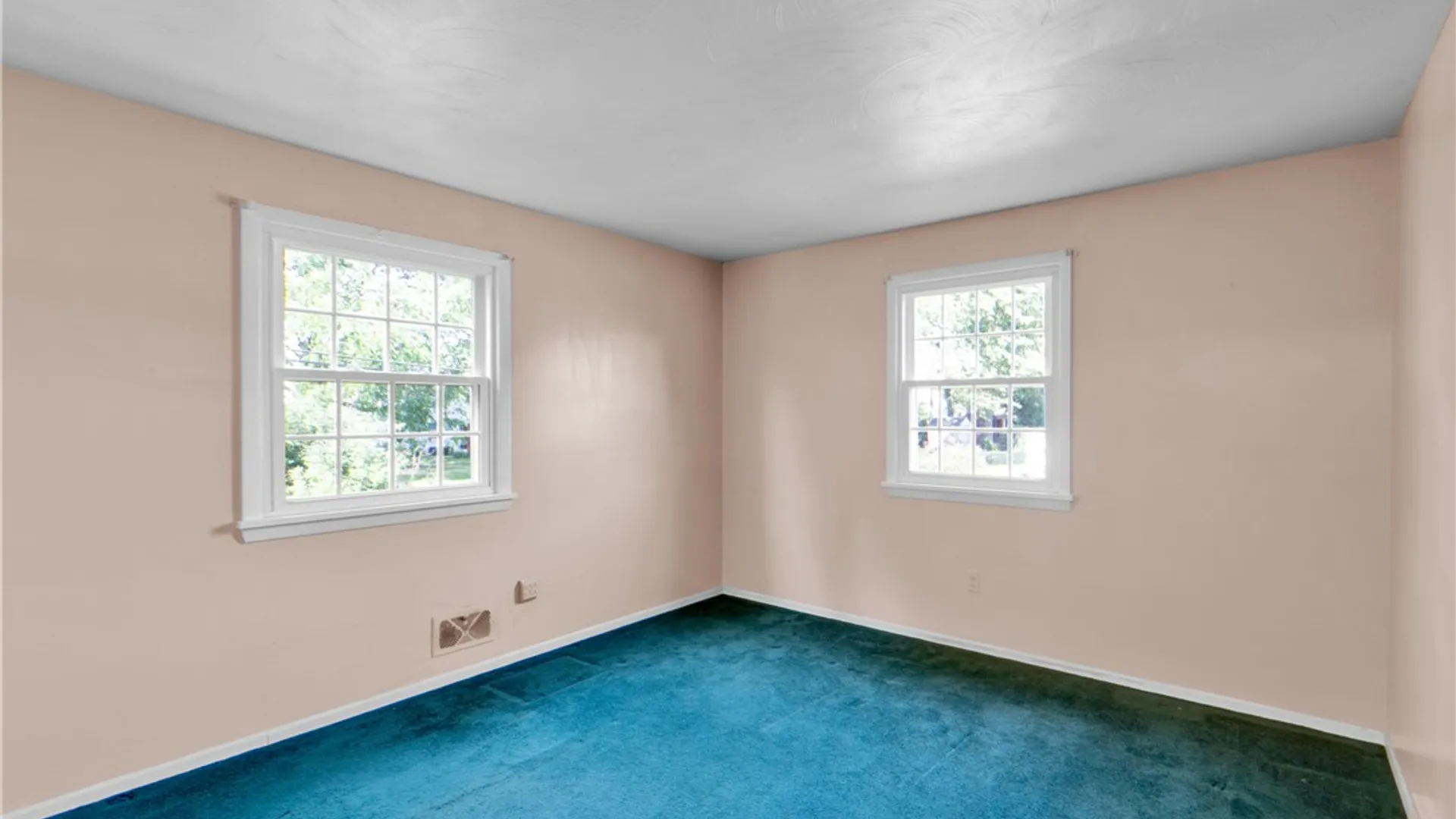 Property at 32 Ridgelea Court, Greece, NY 14615 10