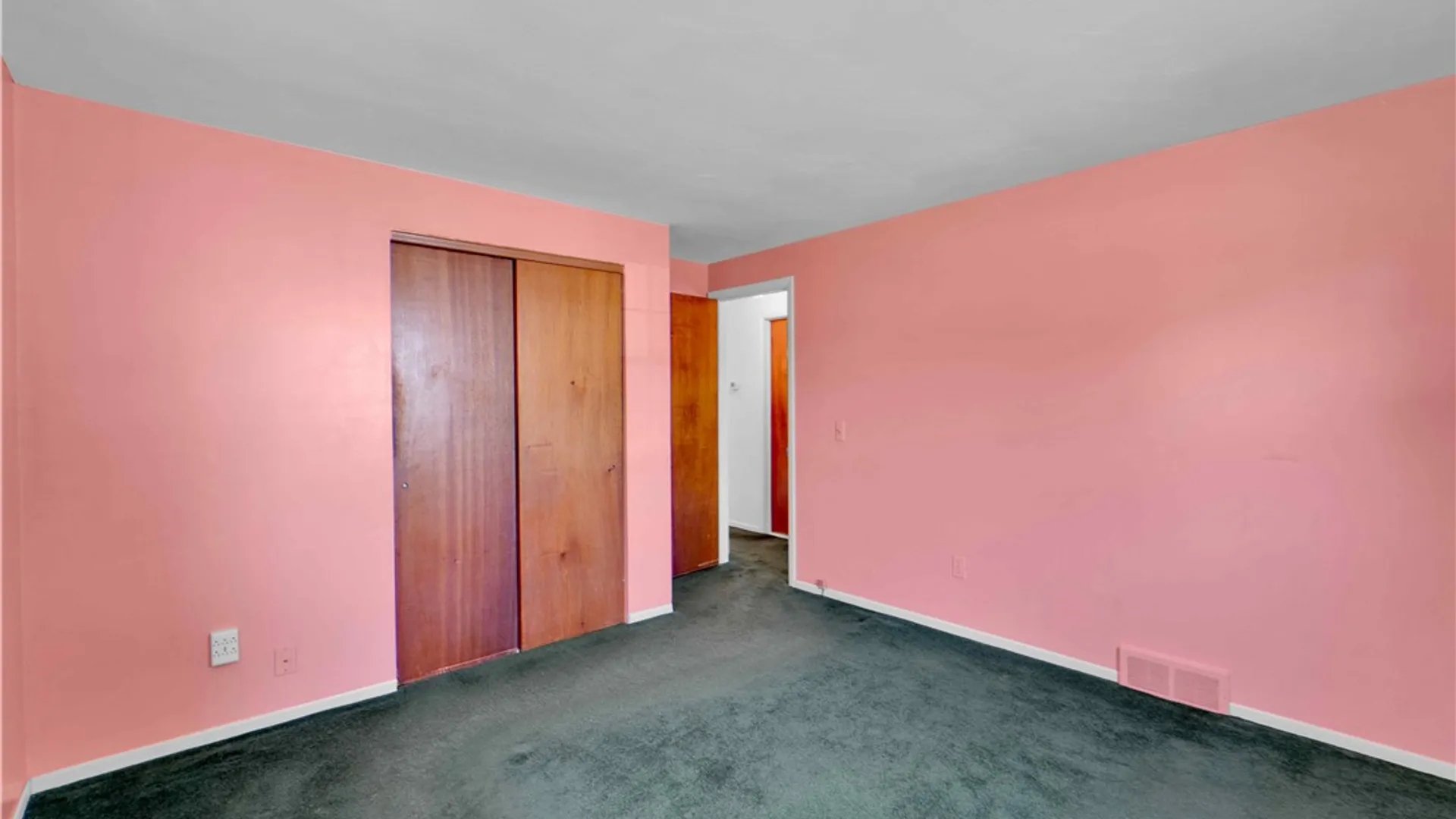Property at 32 Ridgelea Court, Greece, NY 14615 11