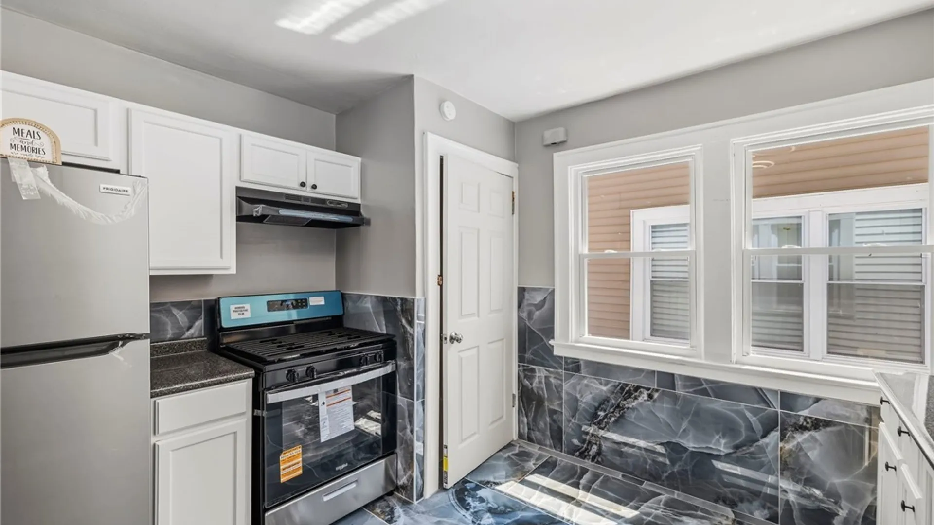 Property at 120 E End Avenue, Buffalo, NY 14225 17