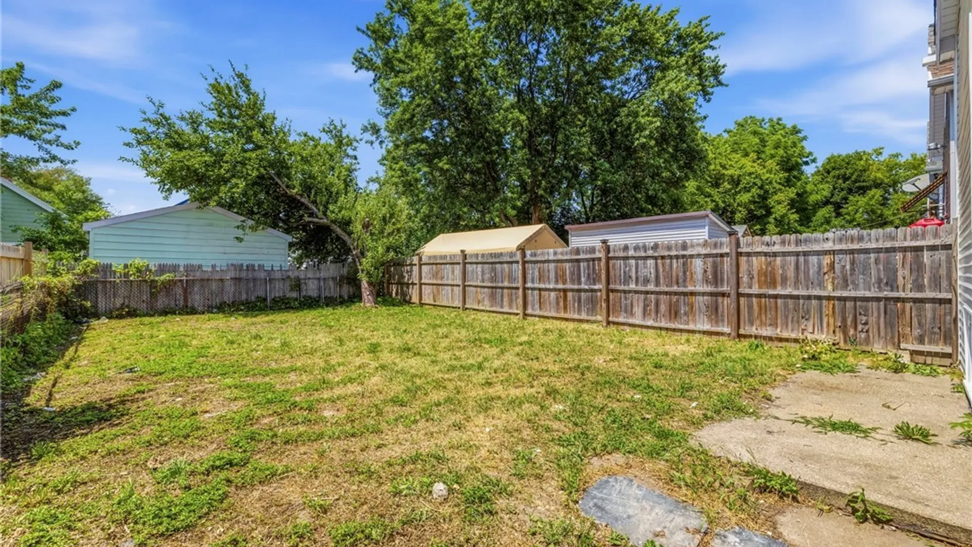 Property at 120 E End Avenue, Buffalo, NY 14225 32