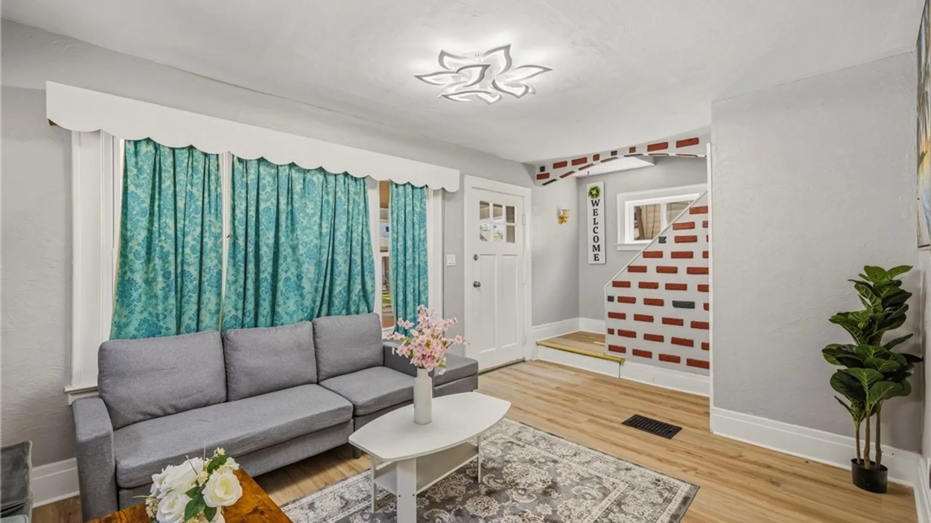 Property at 120 E End Avenue, Buffalo, NY 14225 7