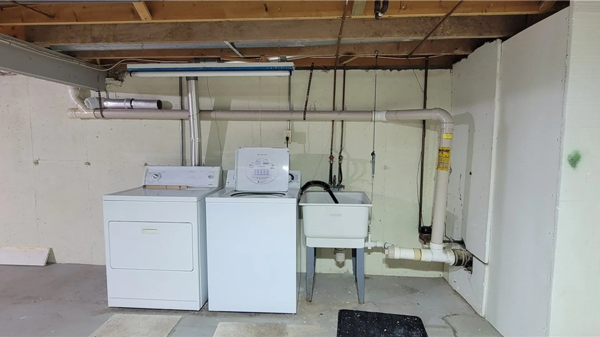 Property at 51 The Common, Lockport City, NY 14094 21