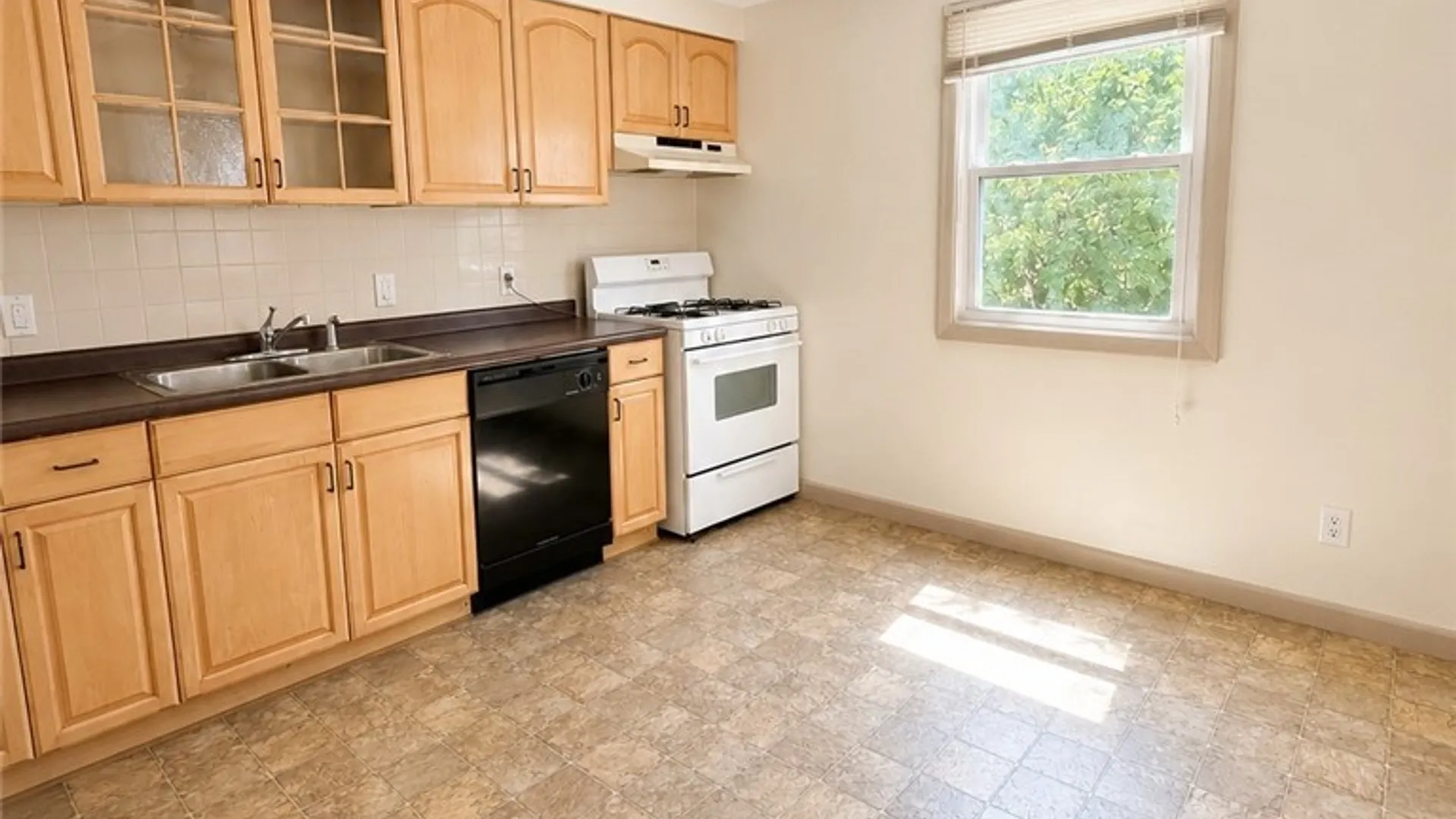 Property at 1 Robin Road, Amherst, NY 14228 5