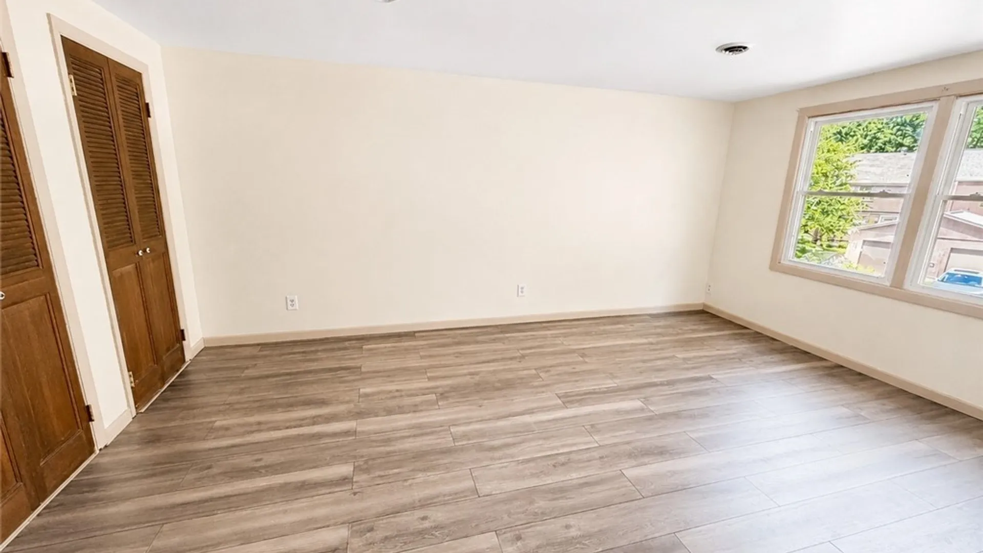 Property at 1 Robin Road, Amherst, NY 14228 9