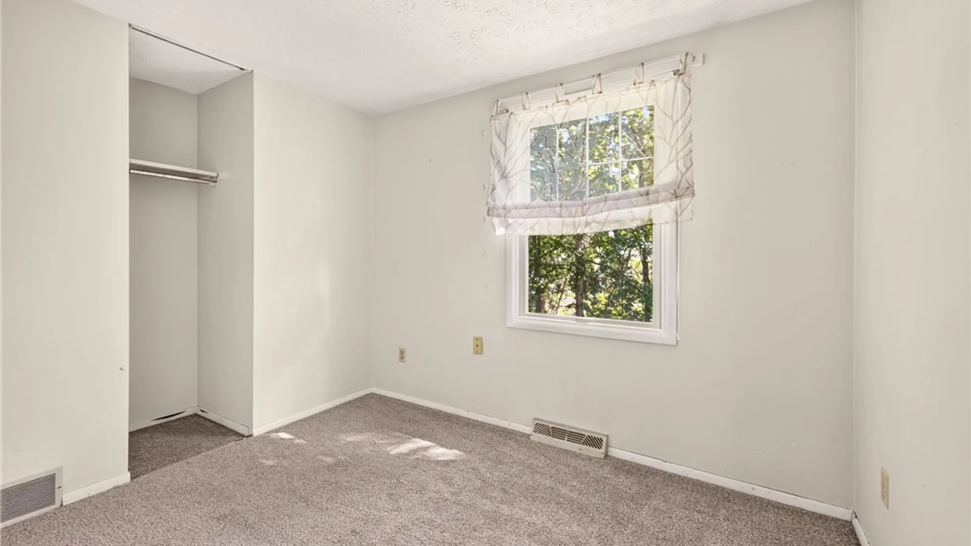 Property at 1590 Sweetbrier Lane, Walworth, NY 14568 25
