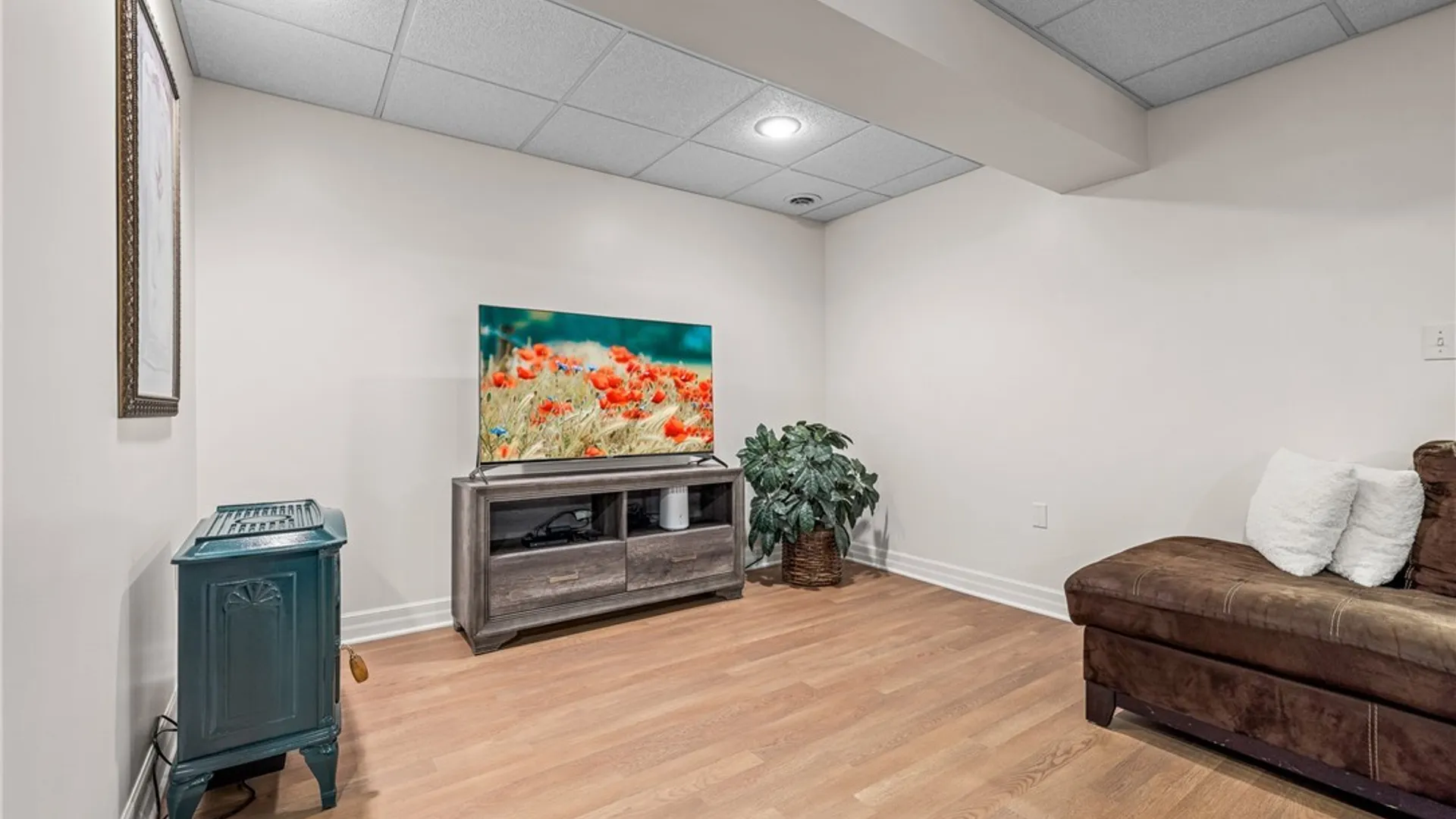 Property at 160 Norwood Lane, Orchard Park, NY 14127 42