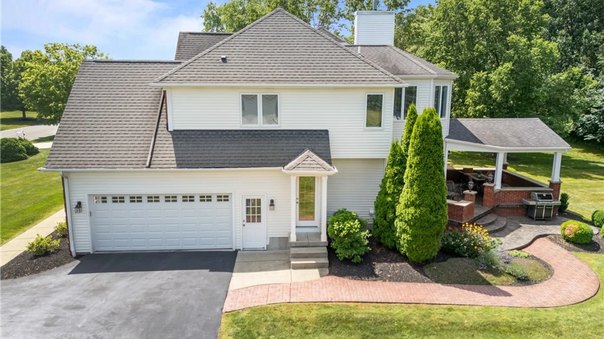 Property at 160 Norwood Lane, Orchard Park, NY 14127 6