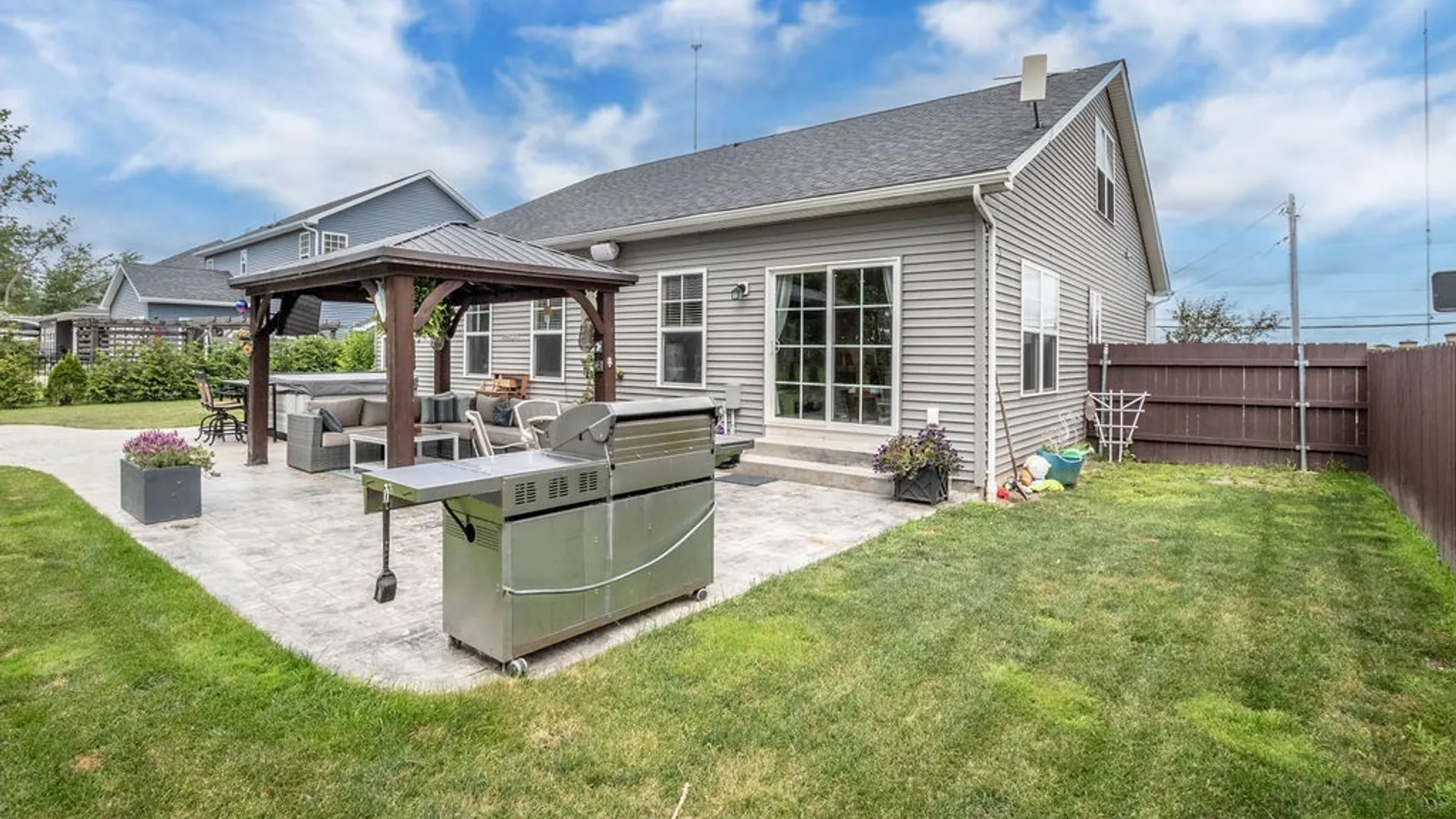 Property at 828 Whitehaven Road, Grand Island, NY 14072 2