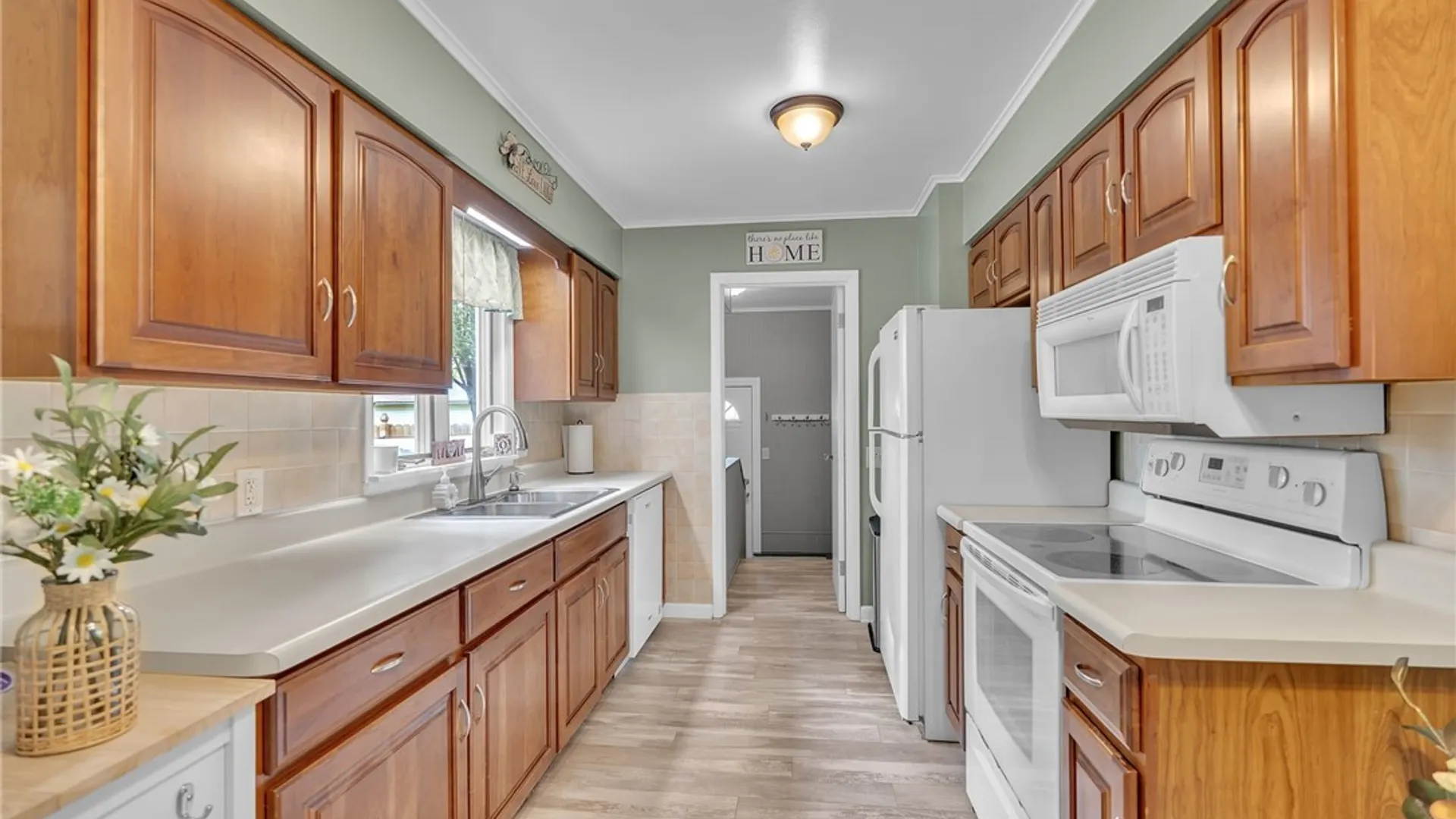 Property at 250 Roncroff Drive, North Tonawanda, NY 14120 2