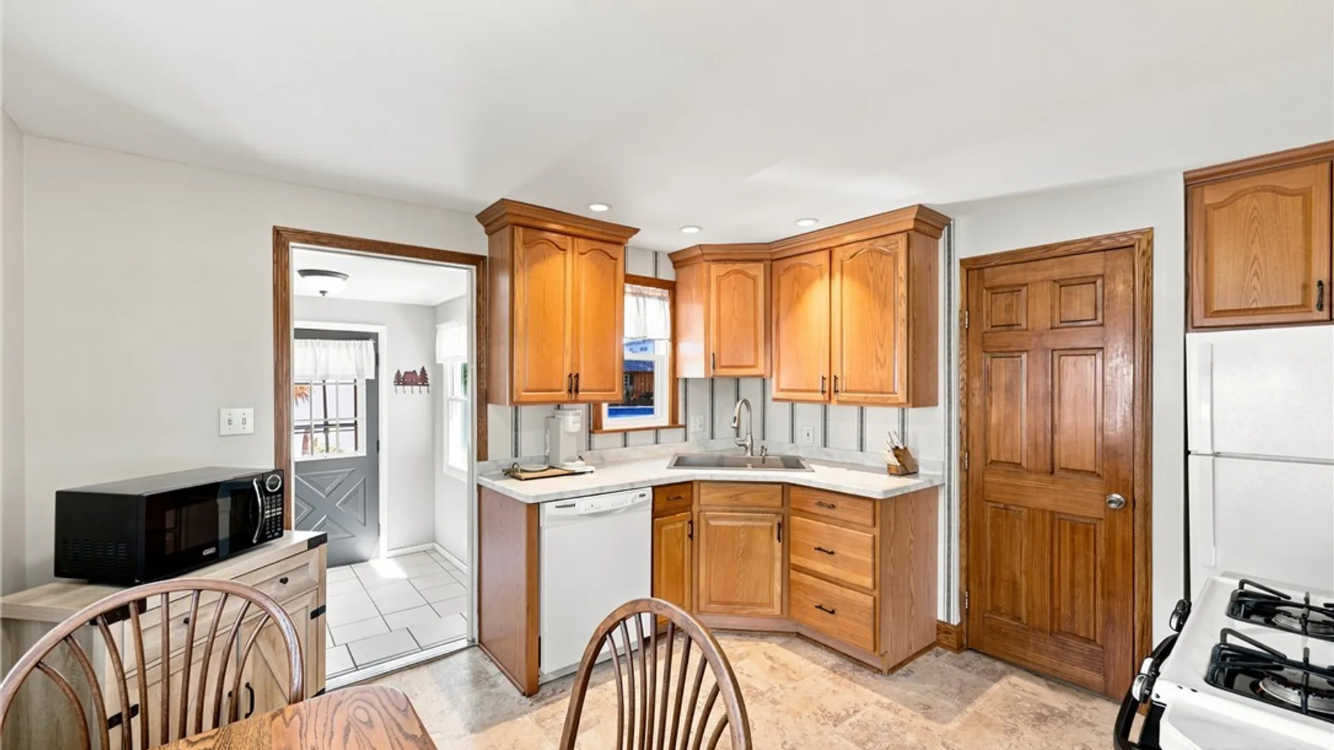 Property at 28 Cloverdale Road, Cheektowaga, NY 14225 12