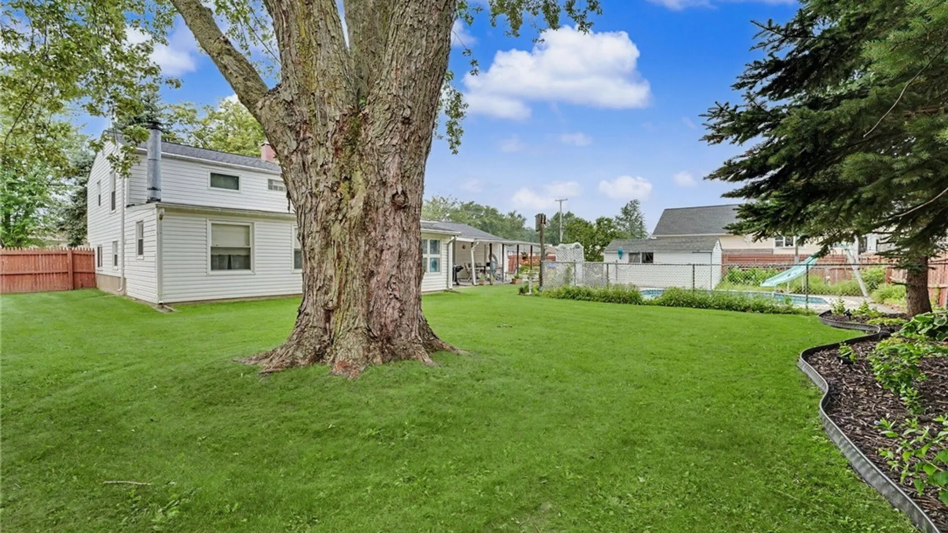 Property at 233 Dean Road, Cheektowaga, NY 14043 20