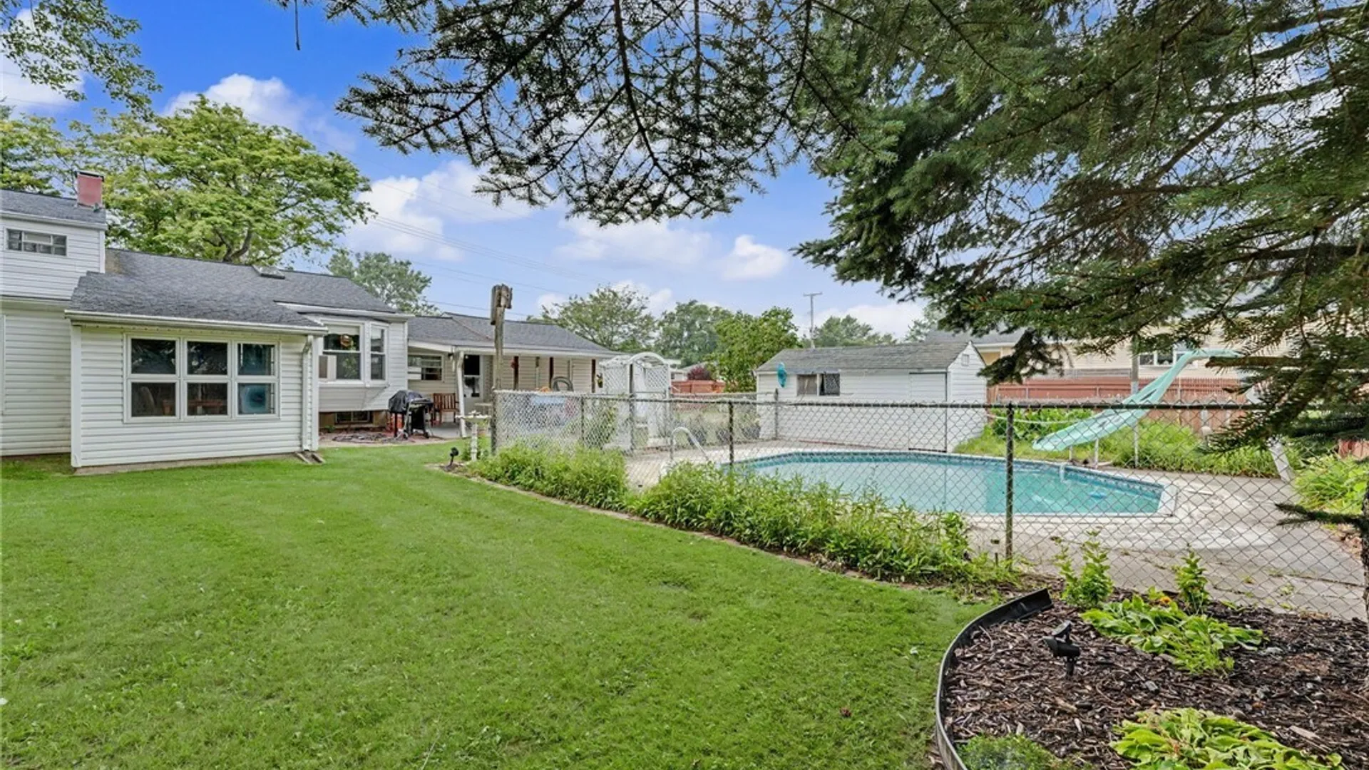 Property at 233 Dean Road, Cheektowaga, NY 14043 24