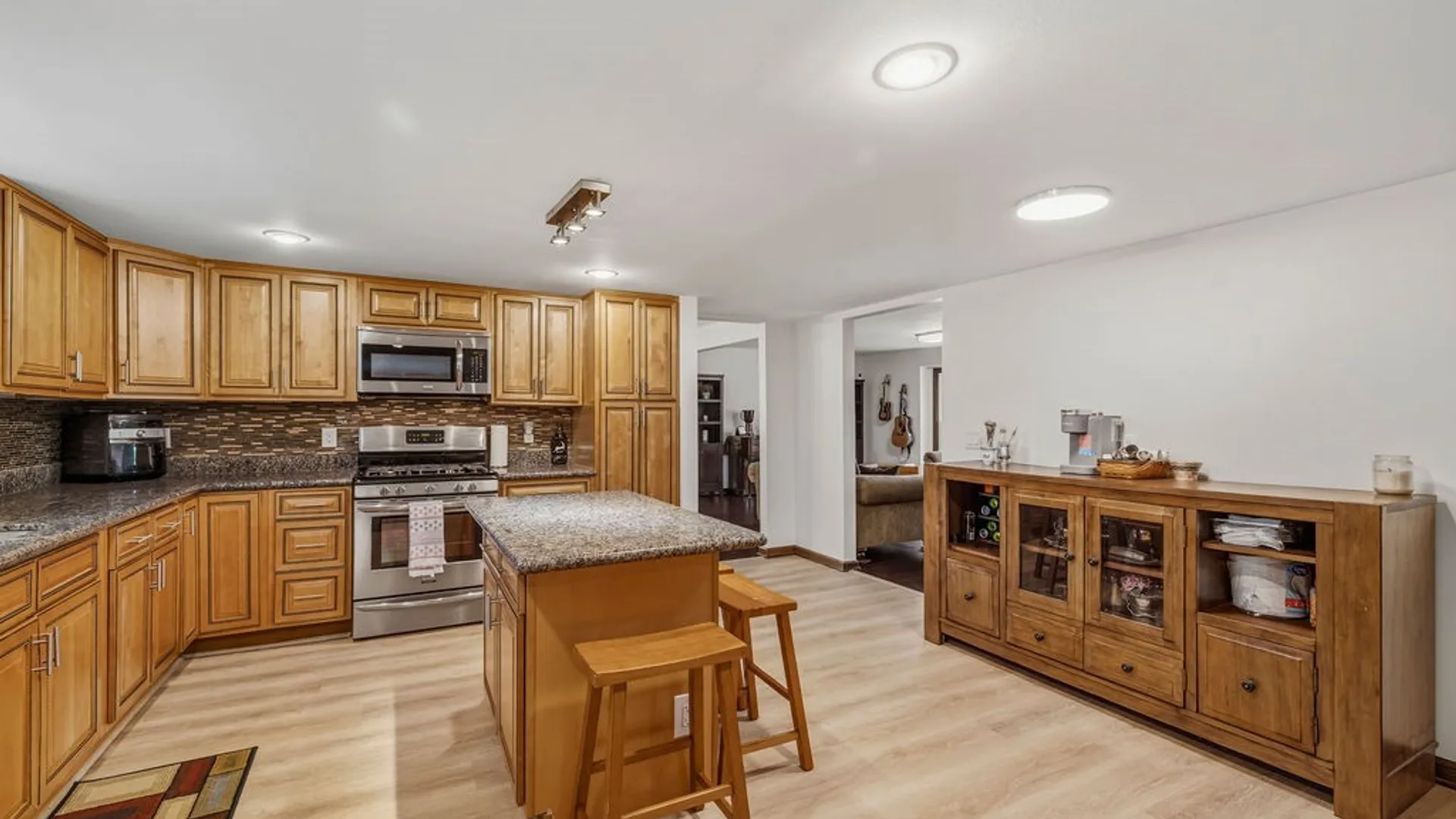 Property at 3 Beaverbrook Court, Cheektowaga, NY 14043 13