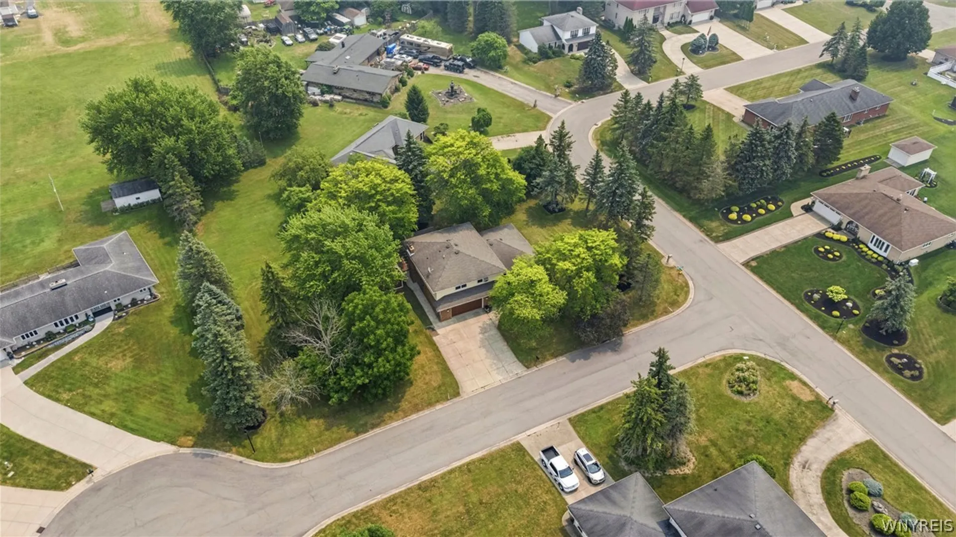 Property at 3 Beaverbrook Court, Cheektowaga, NY 14043 3