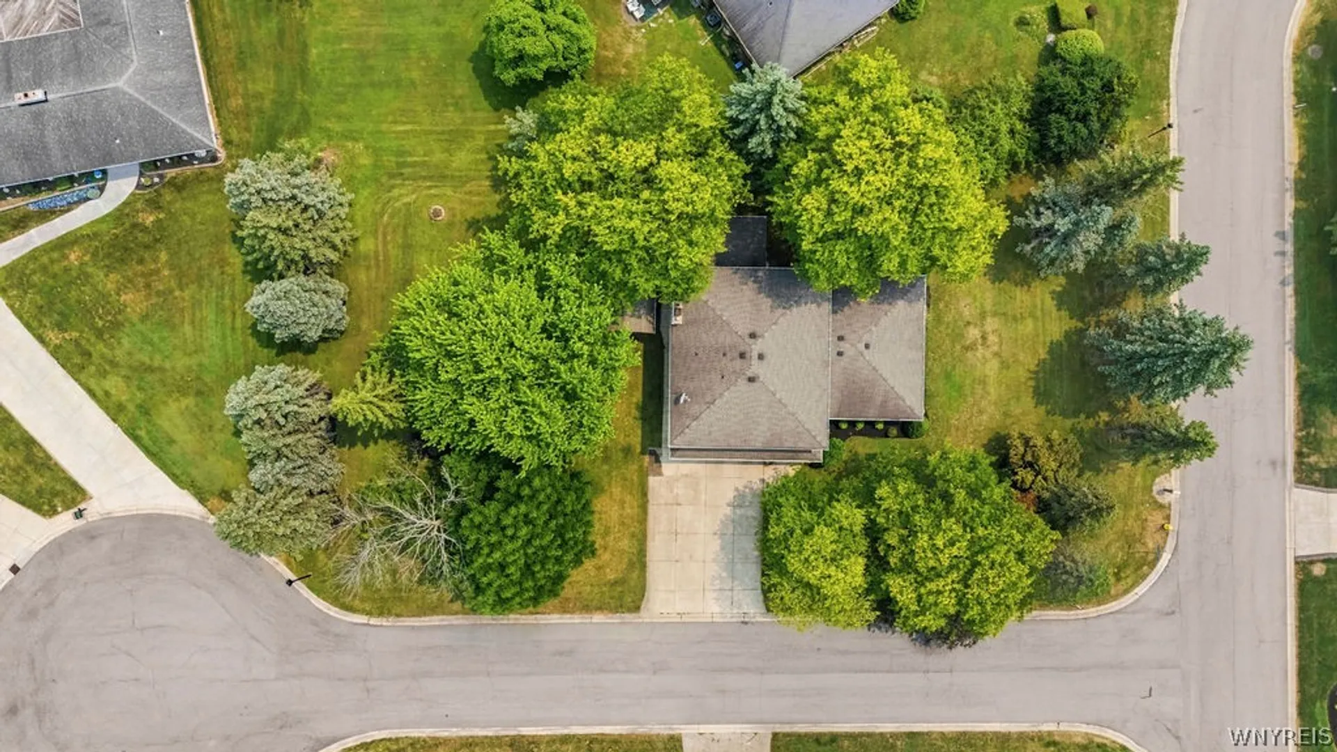 Property at 3 Beaverbrook Court, Cheektowaga, NY 14043 37