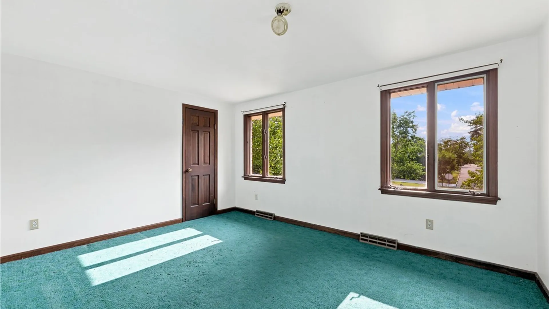 Property at 115 Foxpoint  W Drive, Amherst, NY 14221 24