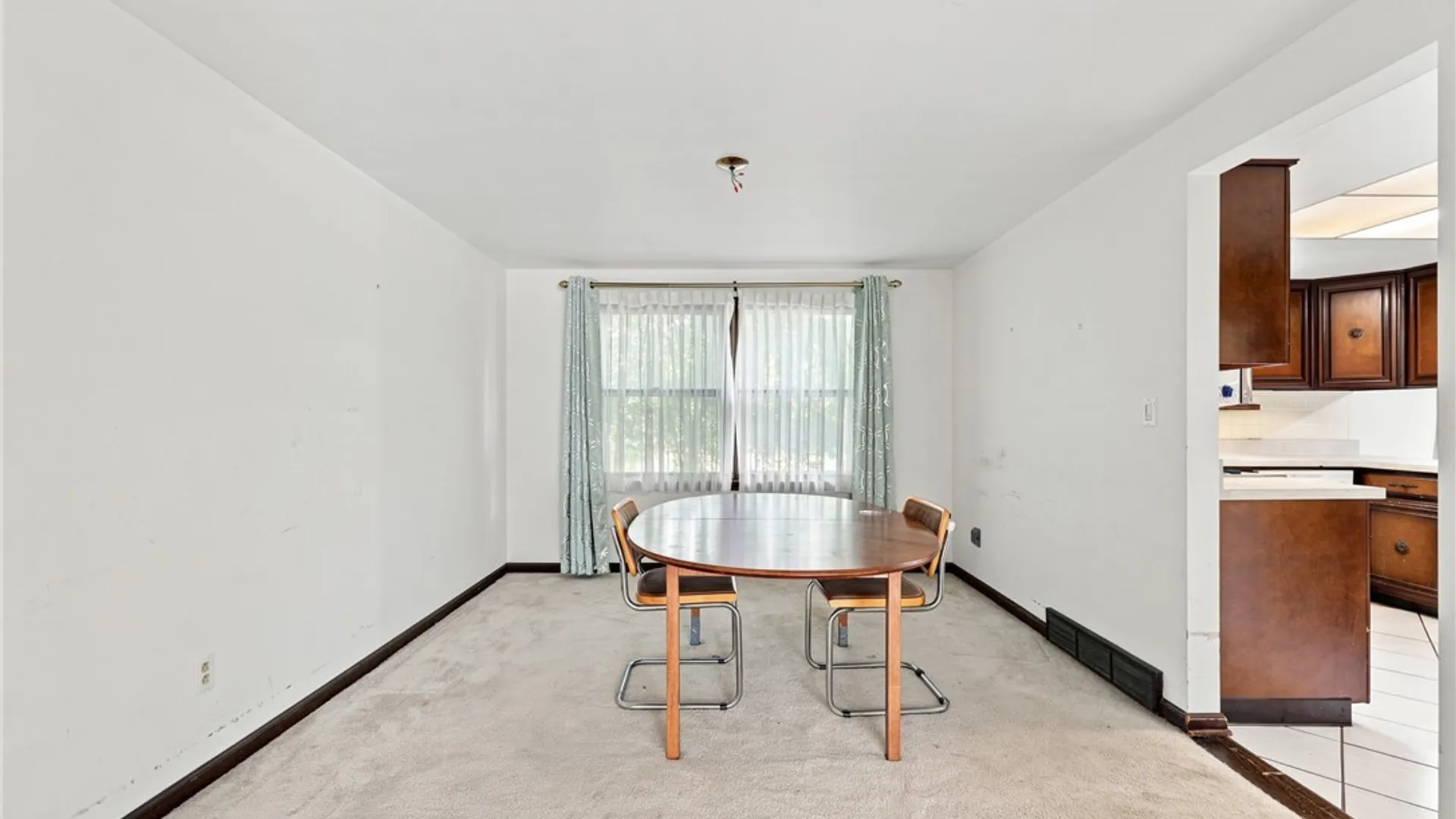 Property at 115 Foxpoint  W Drive, Amherst, NY 14221 6