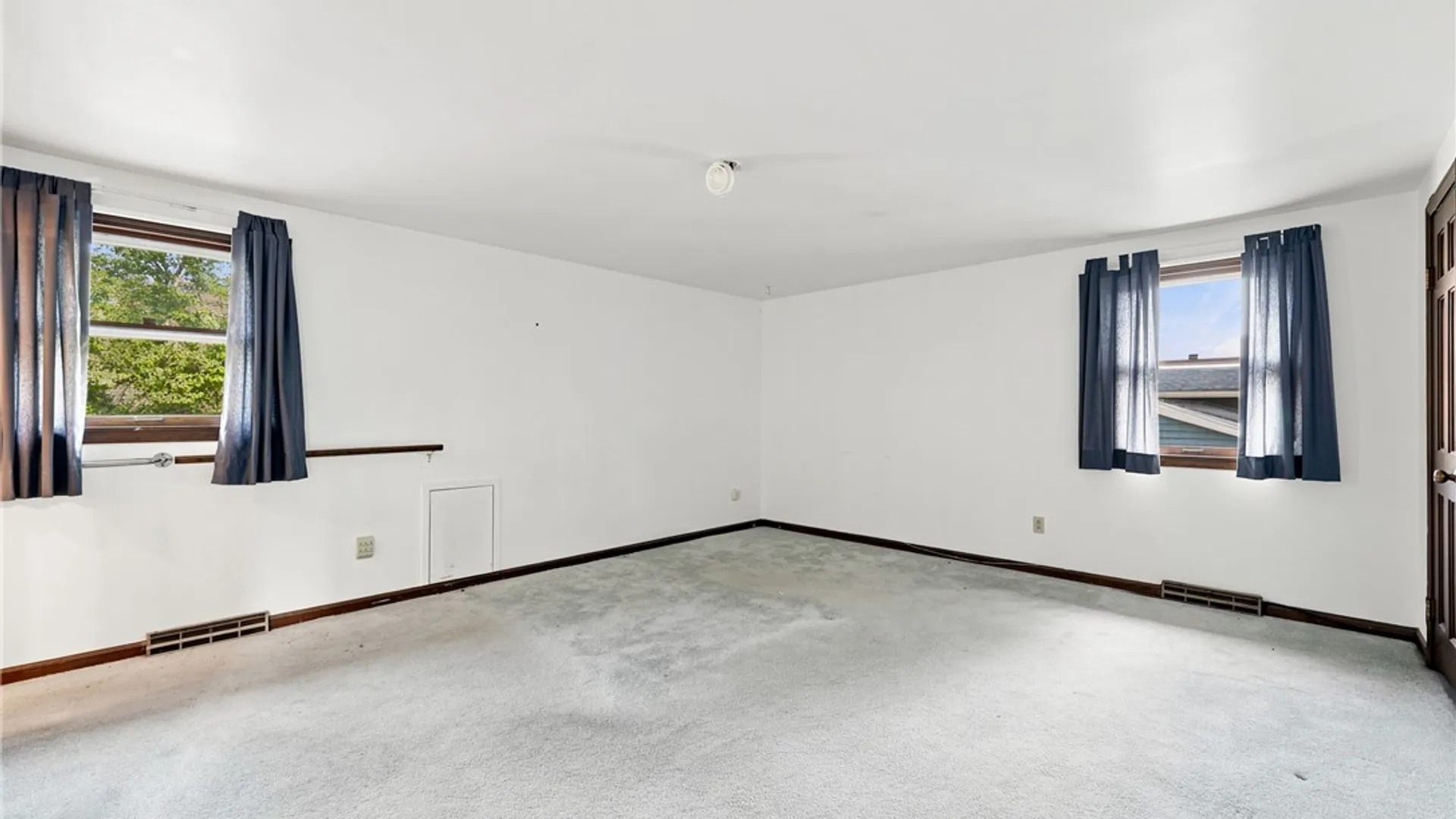 Property at 115 Foxpoint  W Drive, Amherst, NY 14221 16