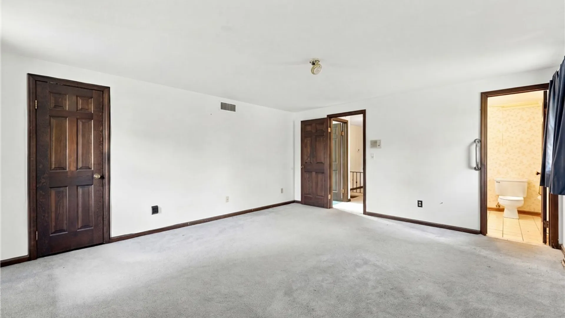 Property at 115 Foxpoint  W Drive, Amherst, NY 14221 17