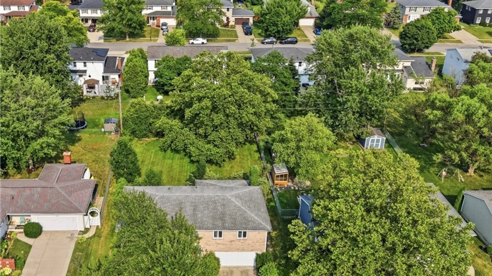 Property at 115 Foxpoint  W Drive, Amherst, NY 14221 33