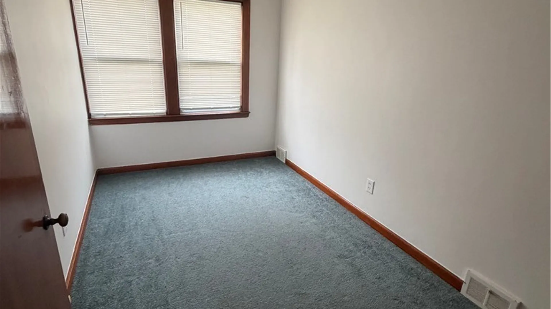 Property at 806 Cleveland Drive, Cheektowaga, NY 14225 10