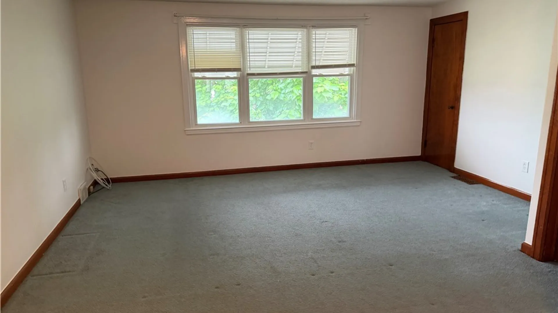 Property at 806 Cleveland Drive, Cheektowaga, NY 14225 5
