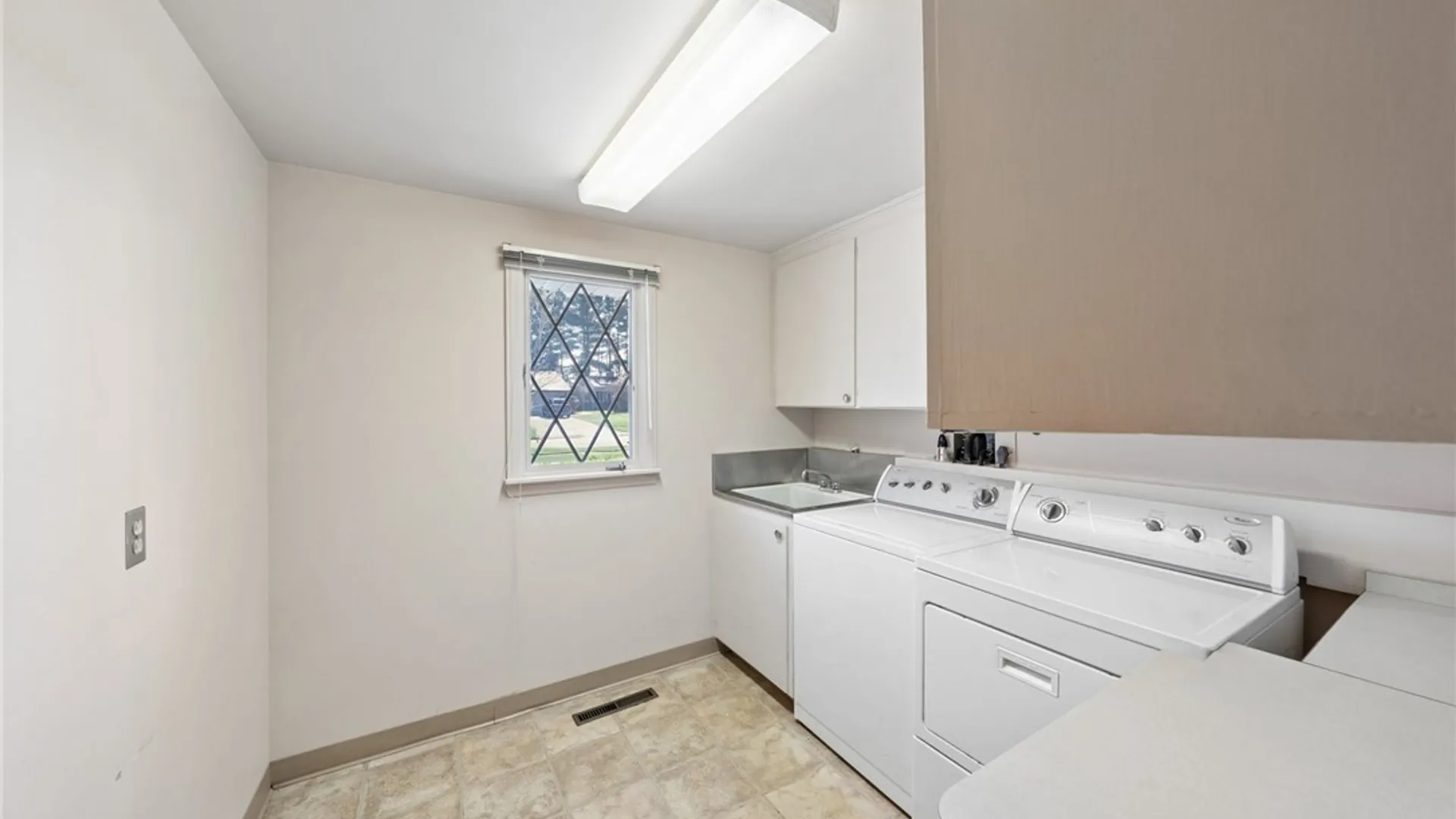 Property at 40 Tristan Lane, Amherst, NY 14221 41