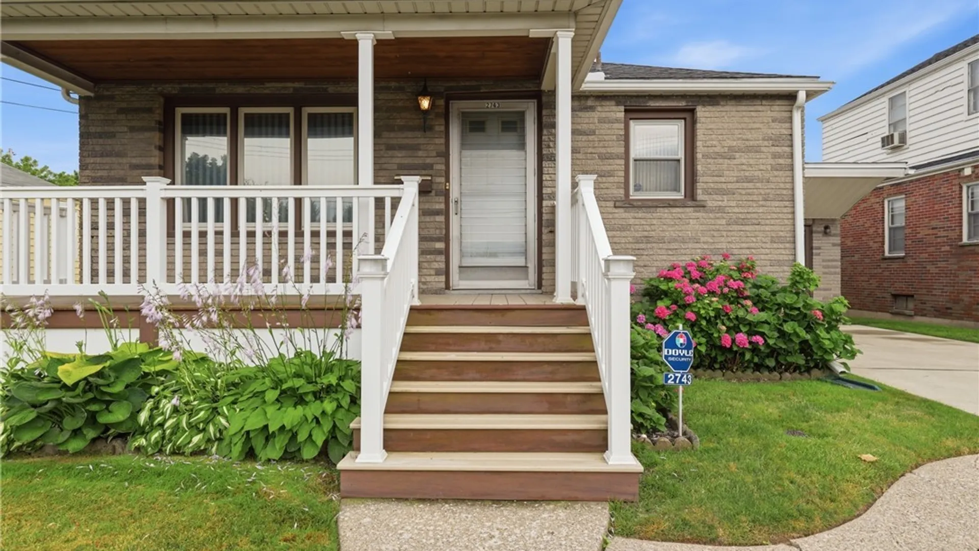 Property at 2743 Livingston Avenue, Niagara Falls, NY 14303 3